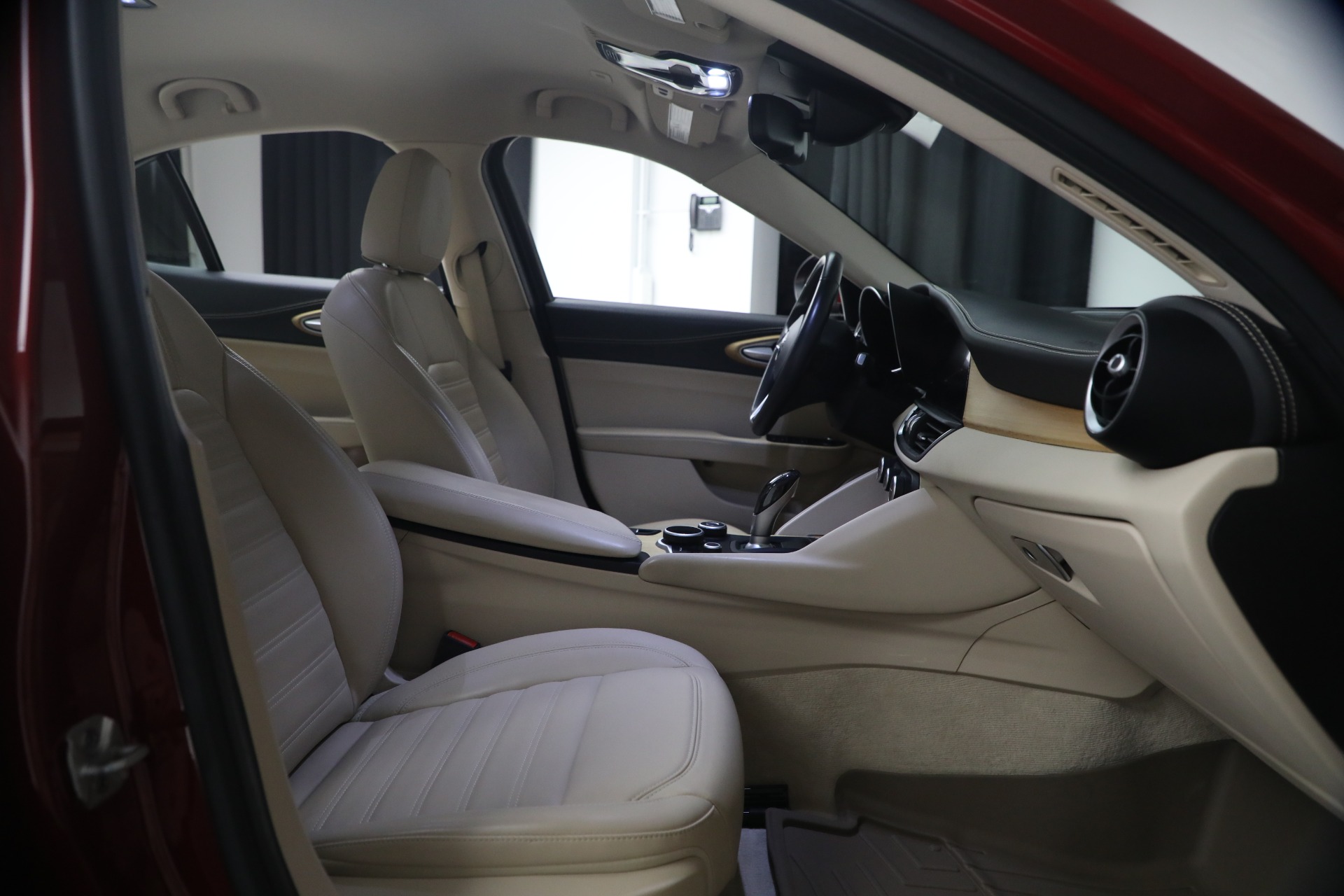 Used-2017-Alfa-Romeo-Giulia-Ti
