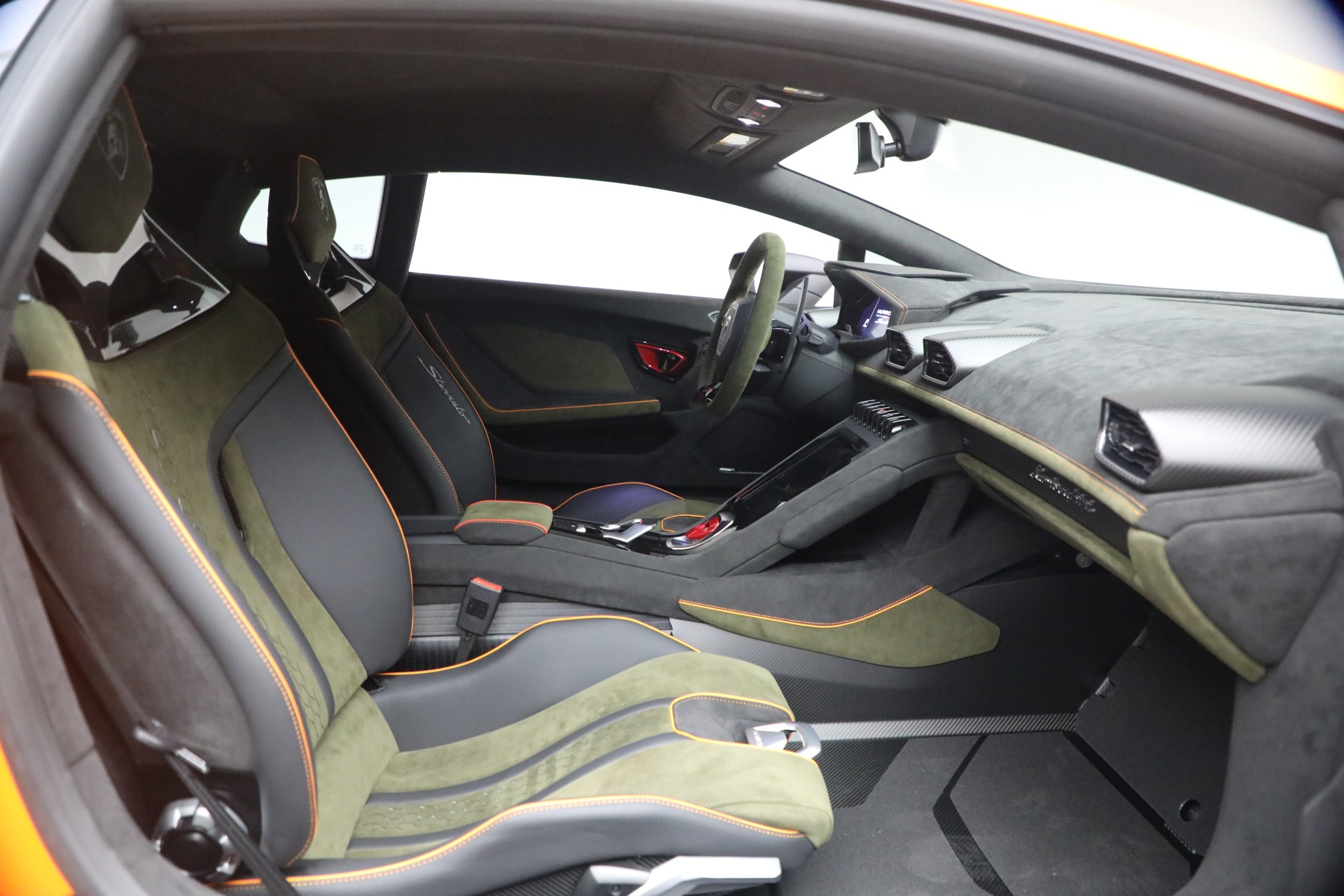 Used-2024-Lamborghini-Huracan-Sterrato