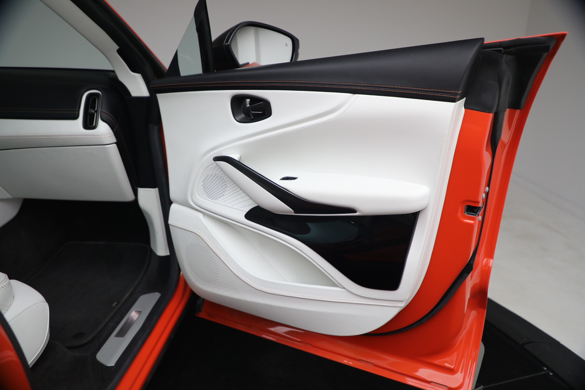 Used-2024-Aston-Martin-DBX-707