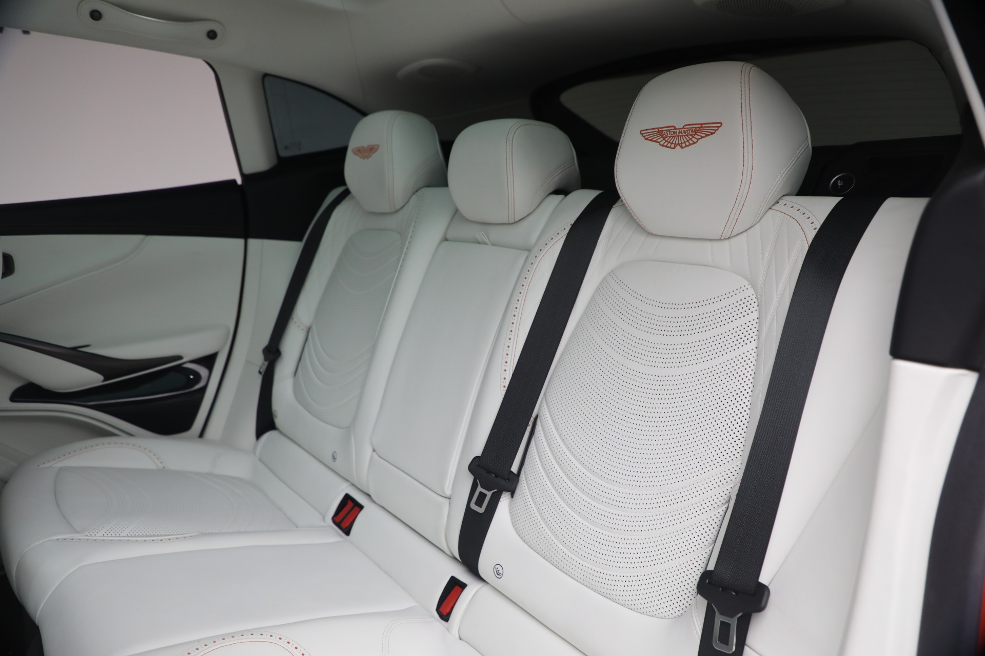 Used-2024-Aston-Martin-DBX-707