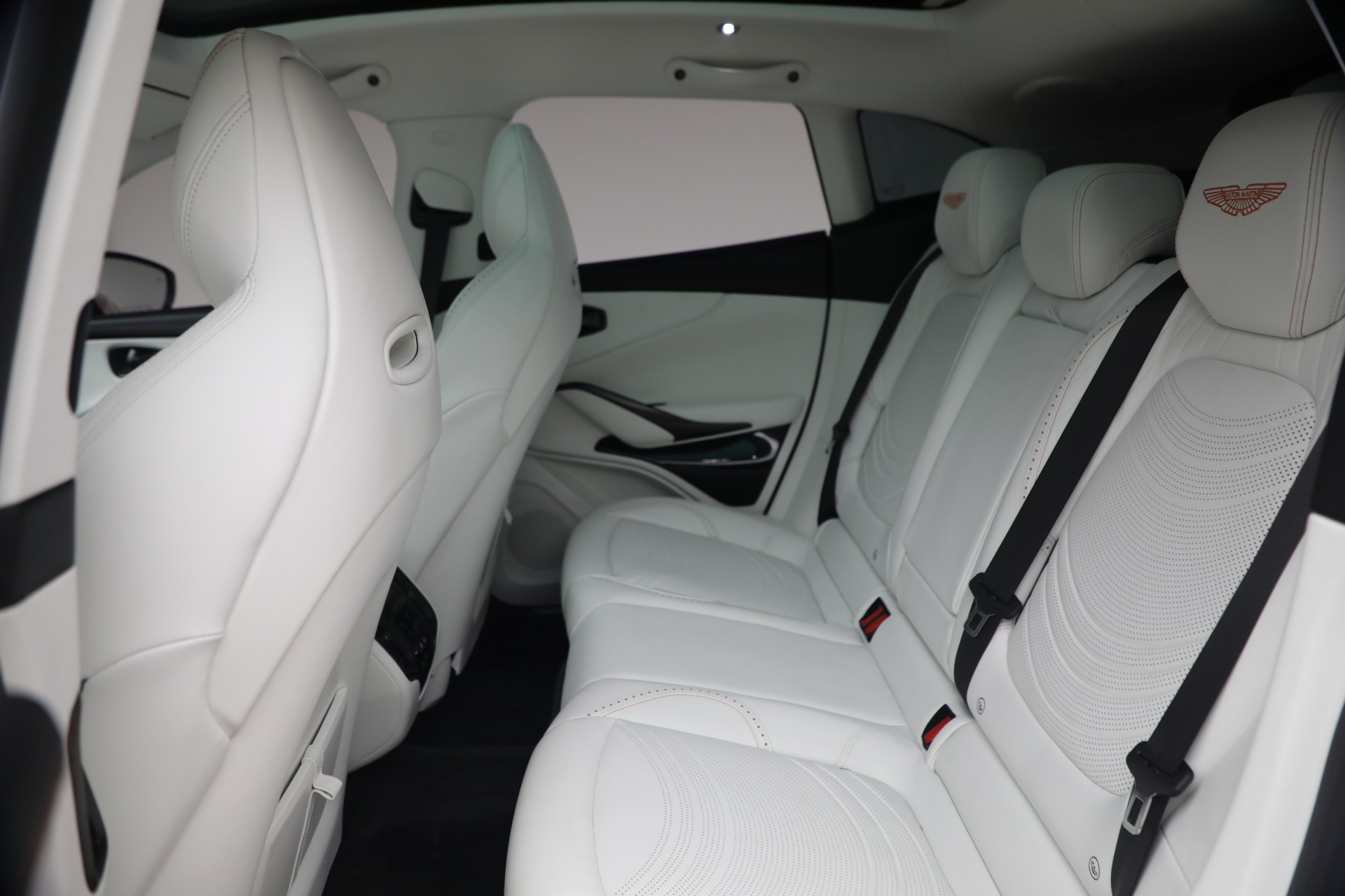 Used-2024-Aston-Martin-DBX-707