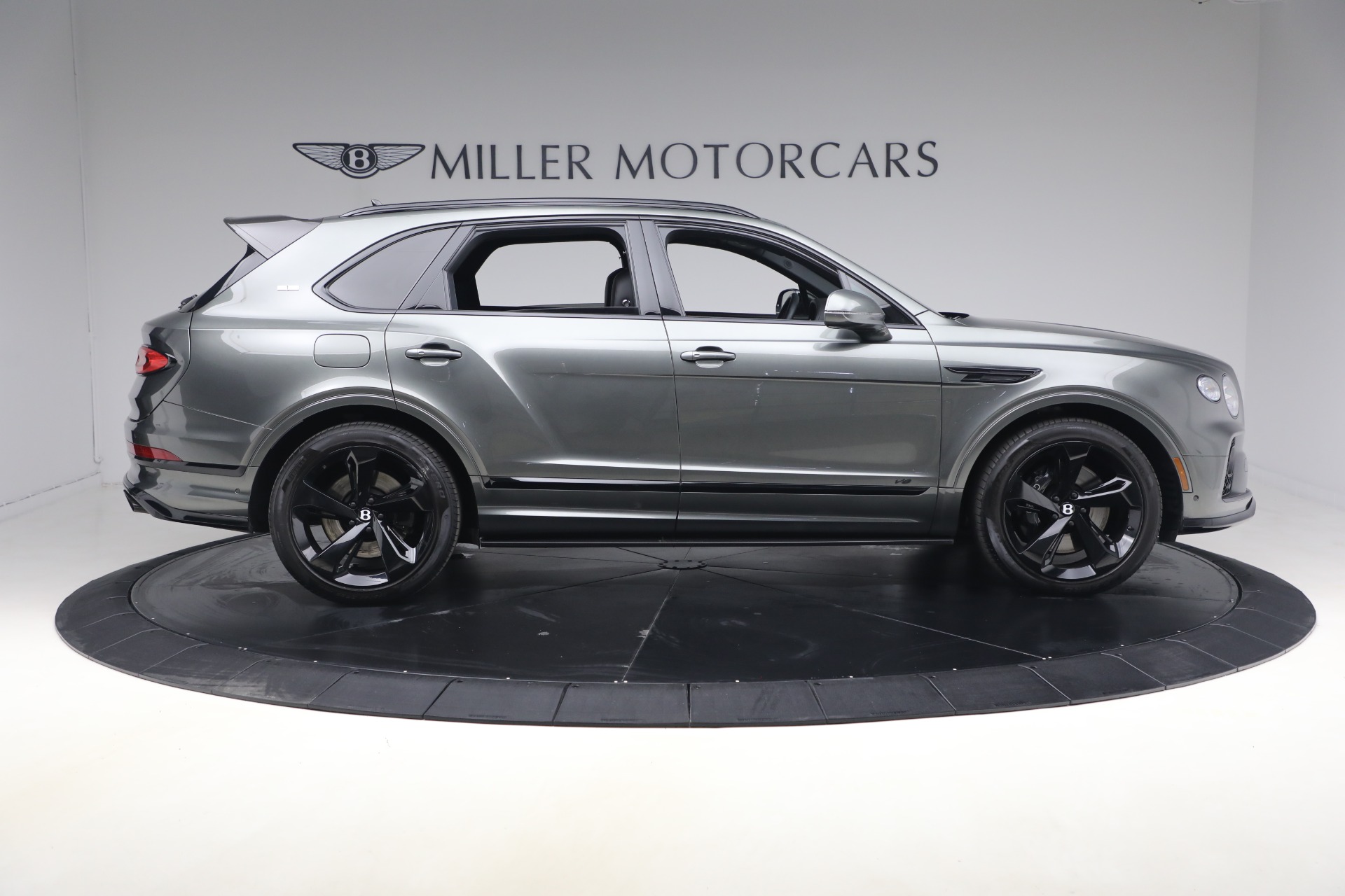 Used-2022-Bentley-Bentayga-V8