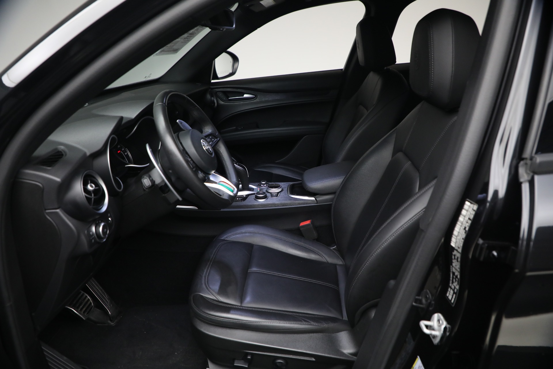 Used-2022-Alfa-Romeo-Stelvio-Sprint
