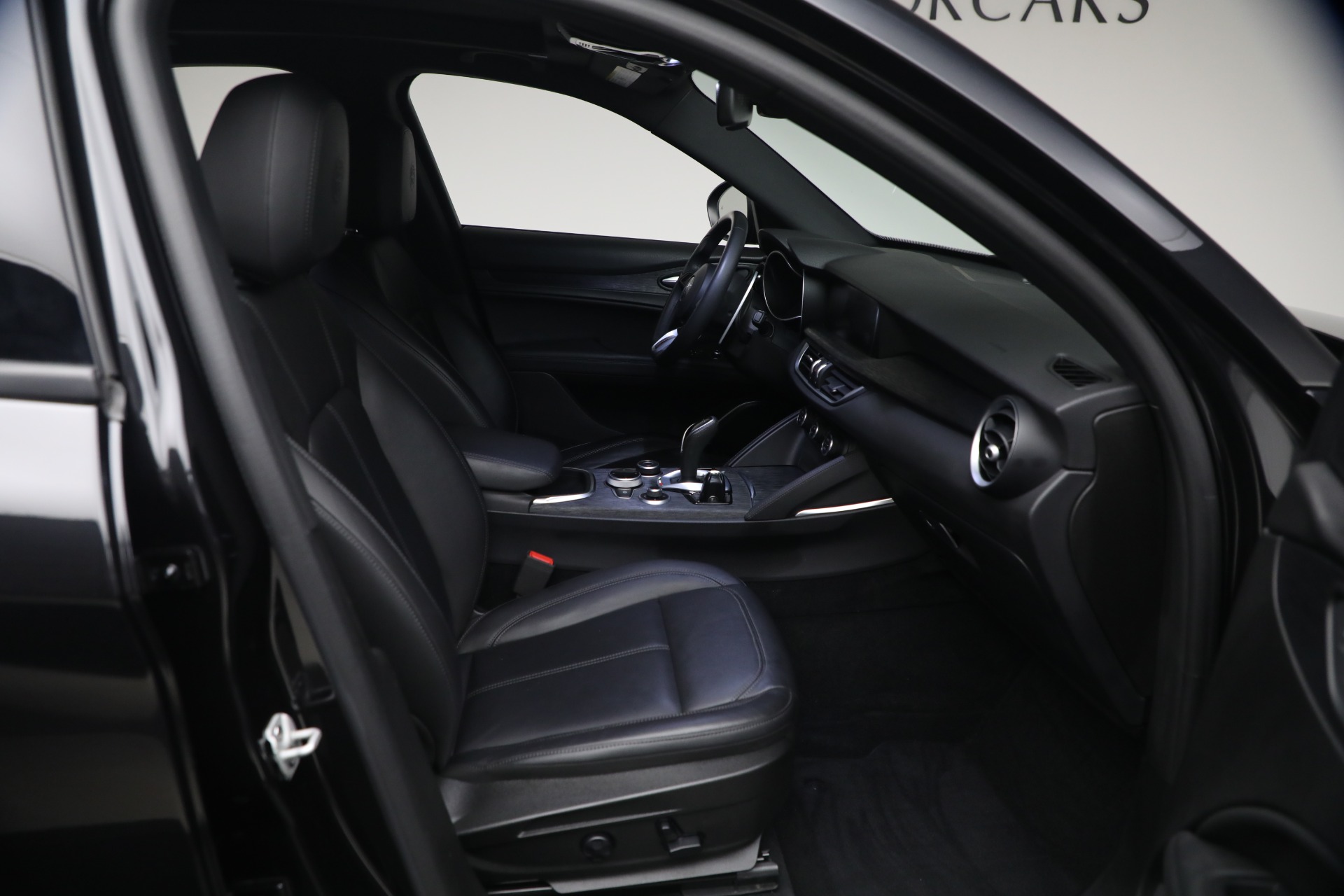 Used-2022-Alfa-Romeo-Stelvio-Sprint