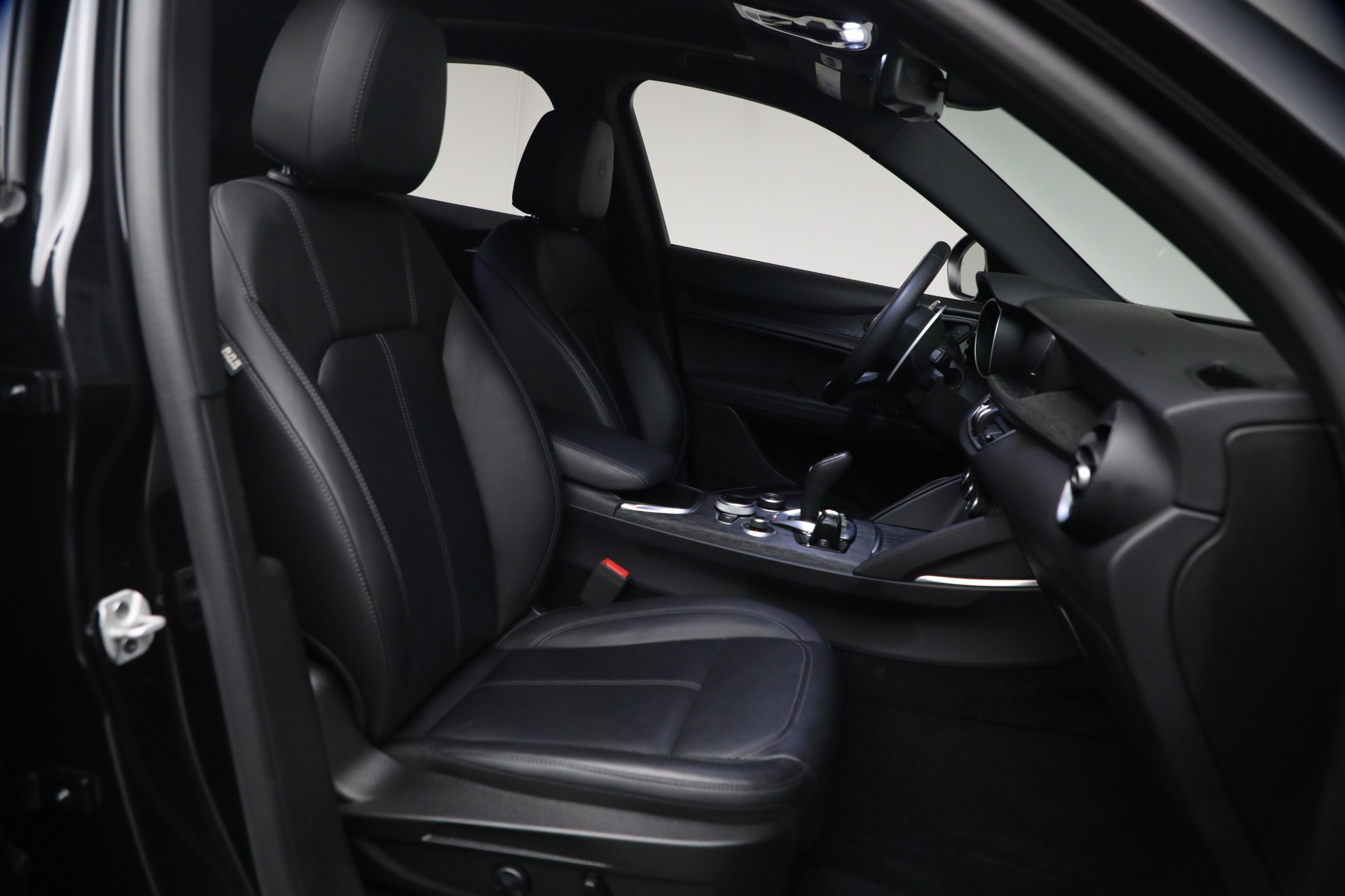 Used-2022-Alfa-Romeo-Stelvio-Sprint