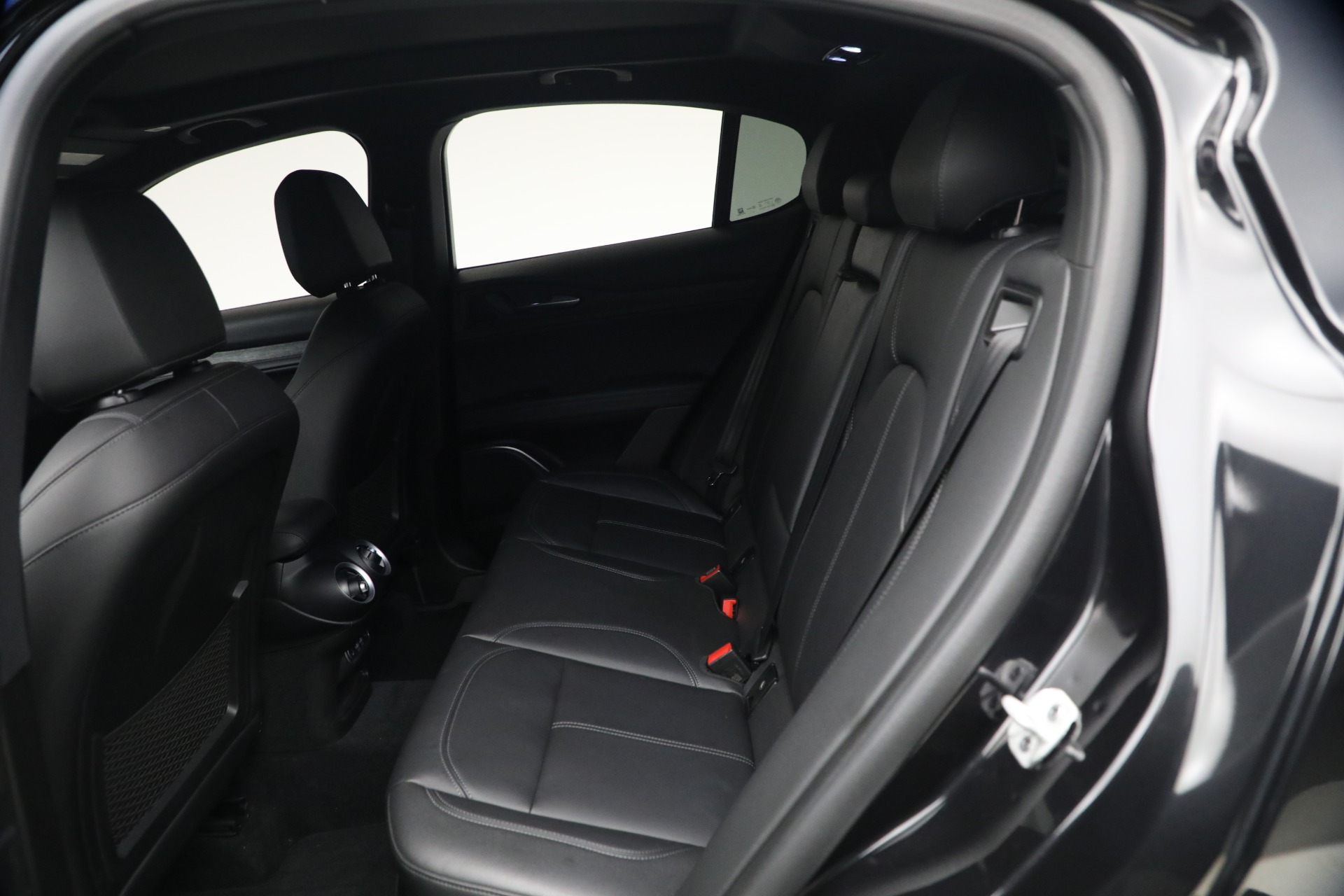 Used-2022-Alfa-Romeo-Stelvio-Sprint