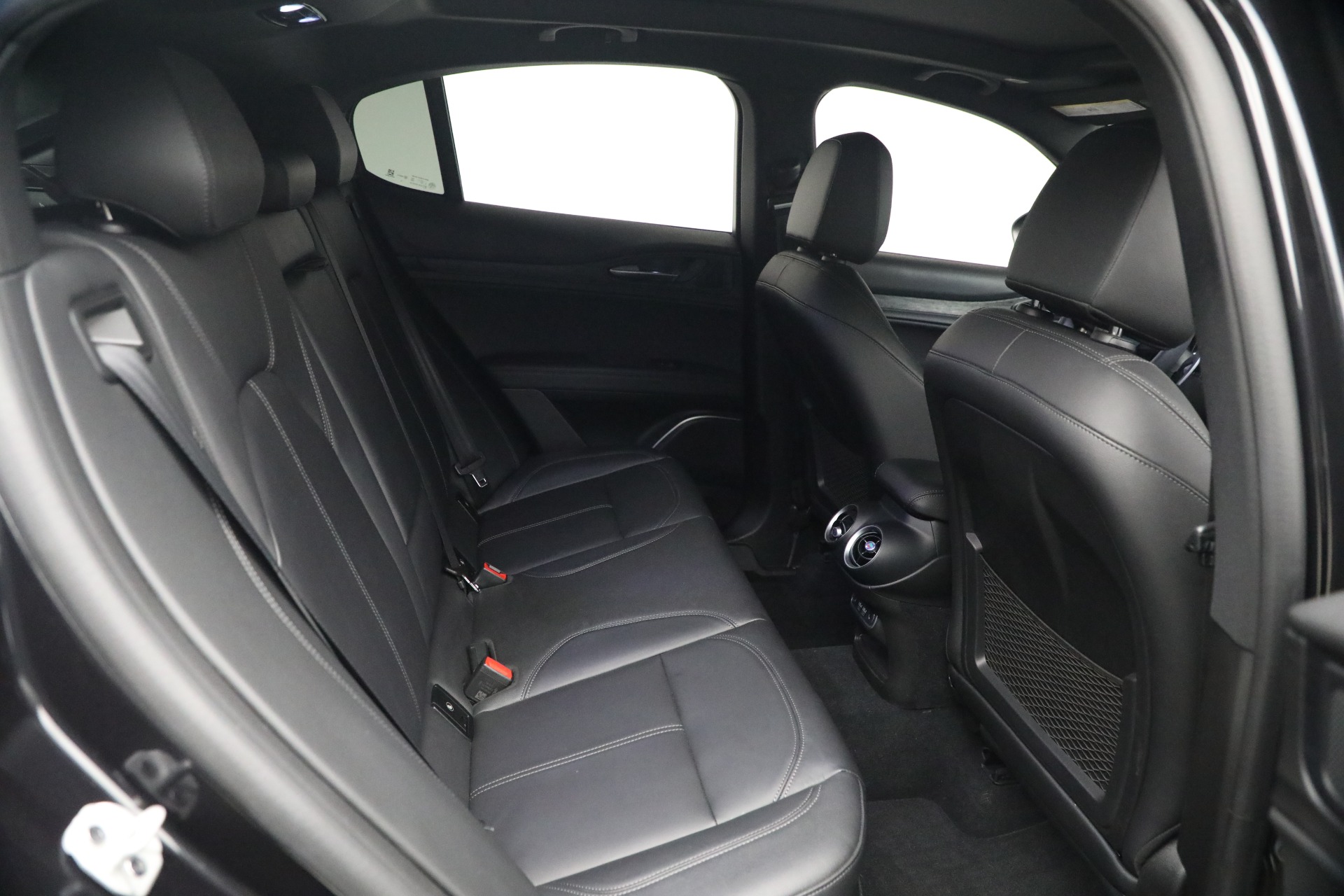 Used-2022-Alfa-Romeo-Stelvio-Sprint