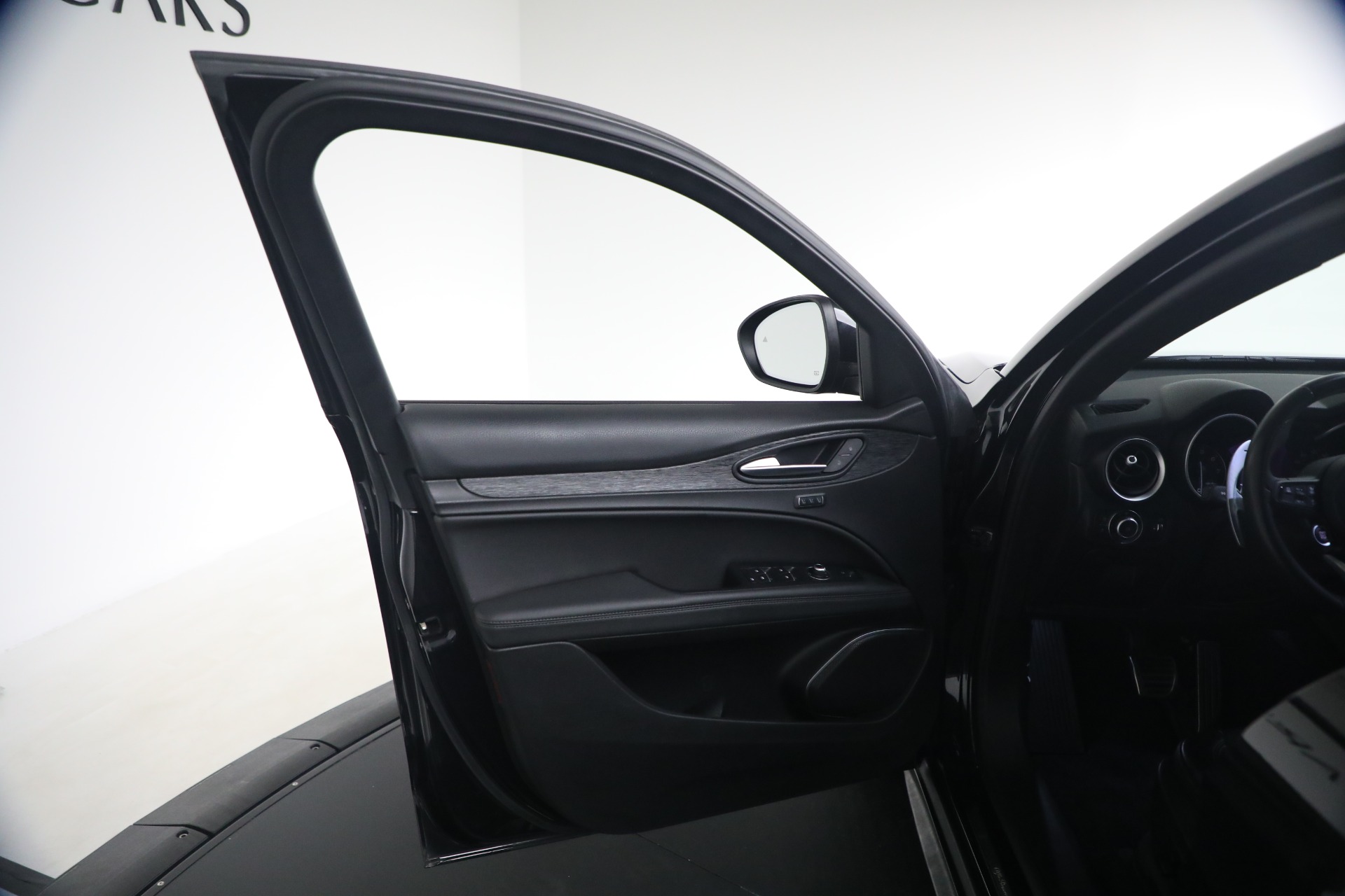 Used-2022-Alfa-Romeo-Stelvio-Sprint