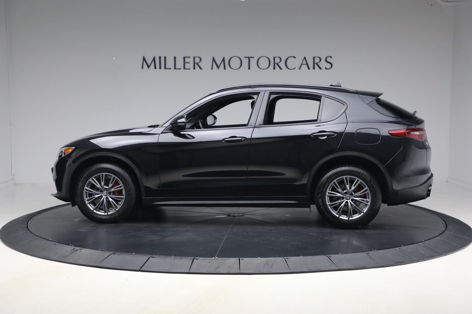 Used-2022-Alfa-Romeo-Stelvio-Sprint