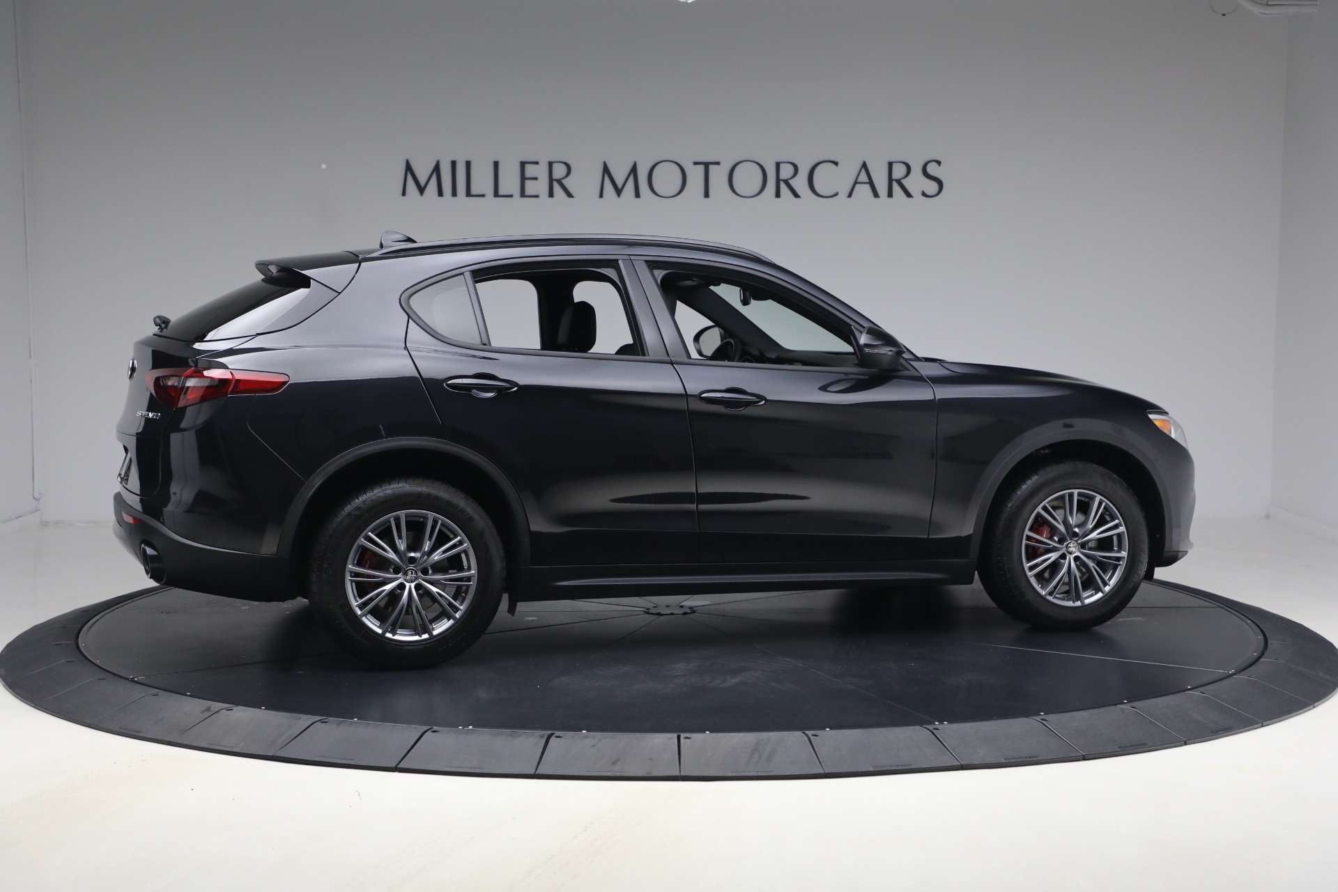 Used-2022-Alfa-Romeo-Stelvio-Sprint