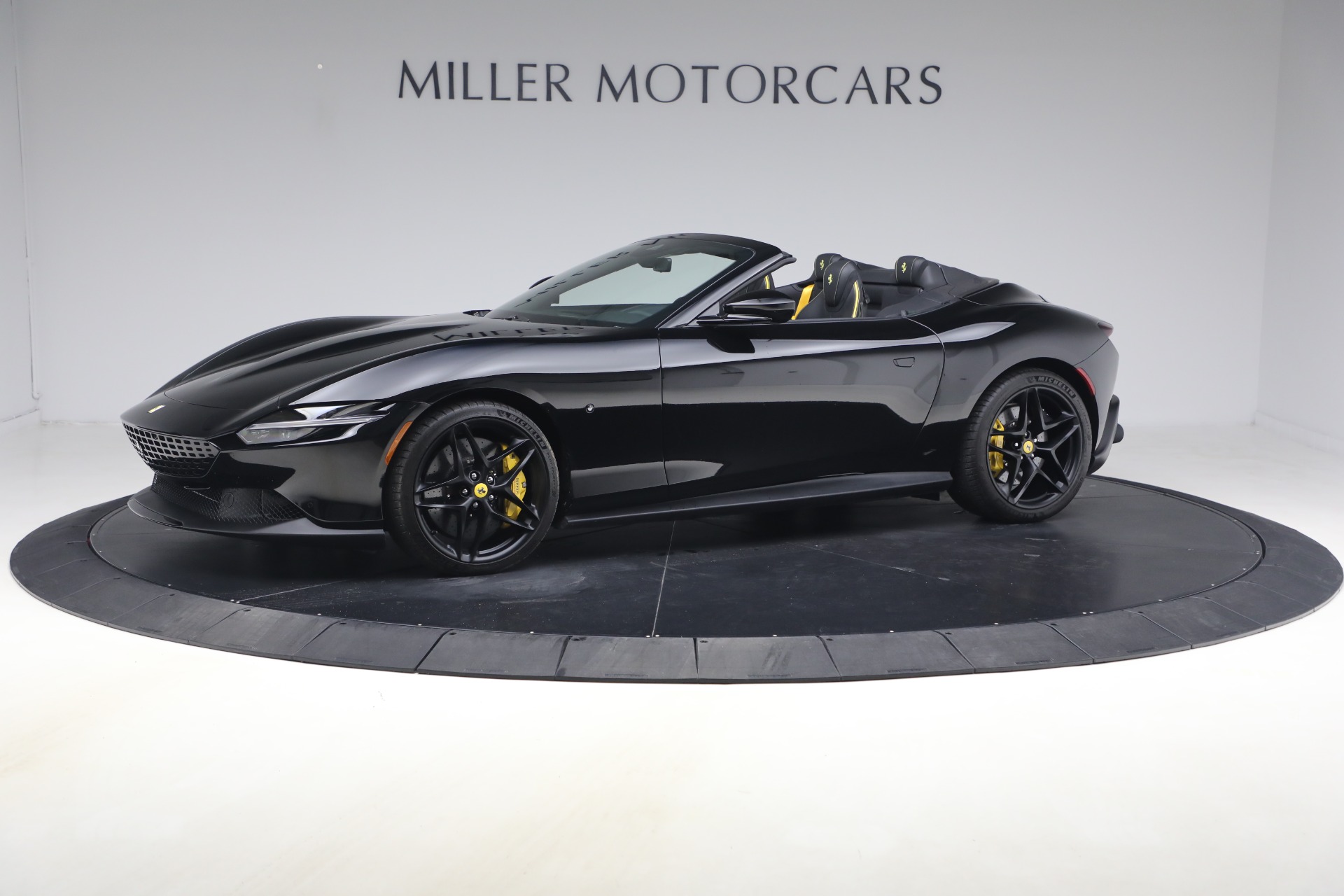 Used-2025-Ferrari-Roma-Spider