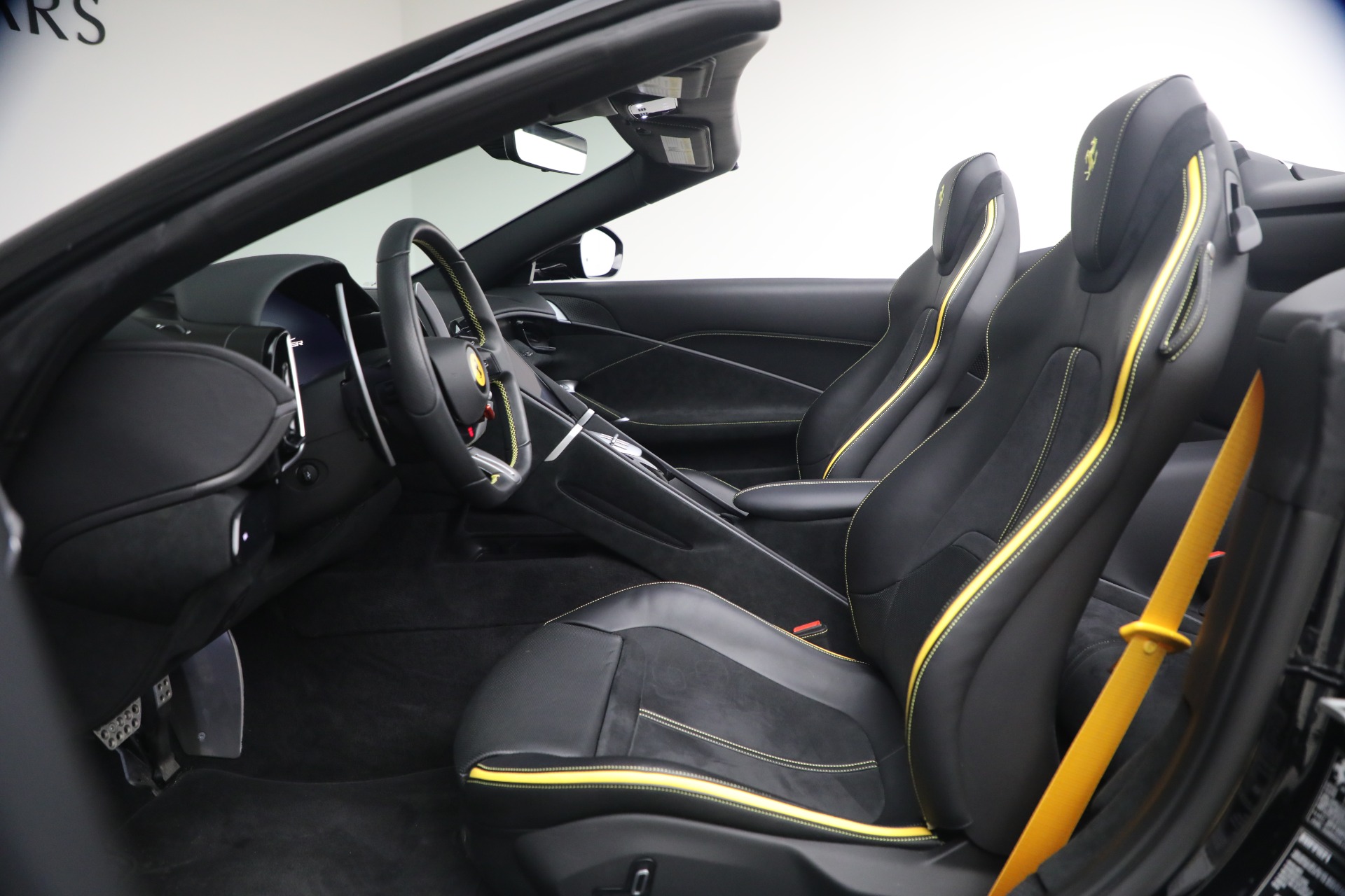 Used-2025-Ferrari-Roma-Spider