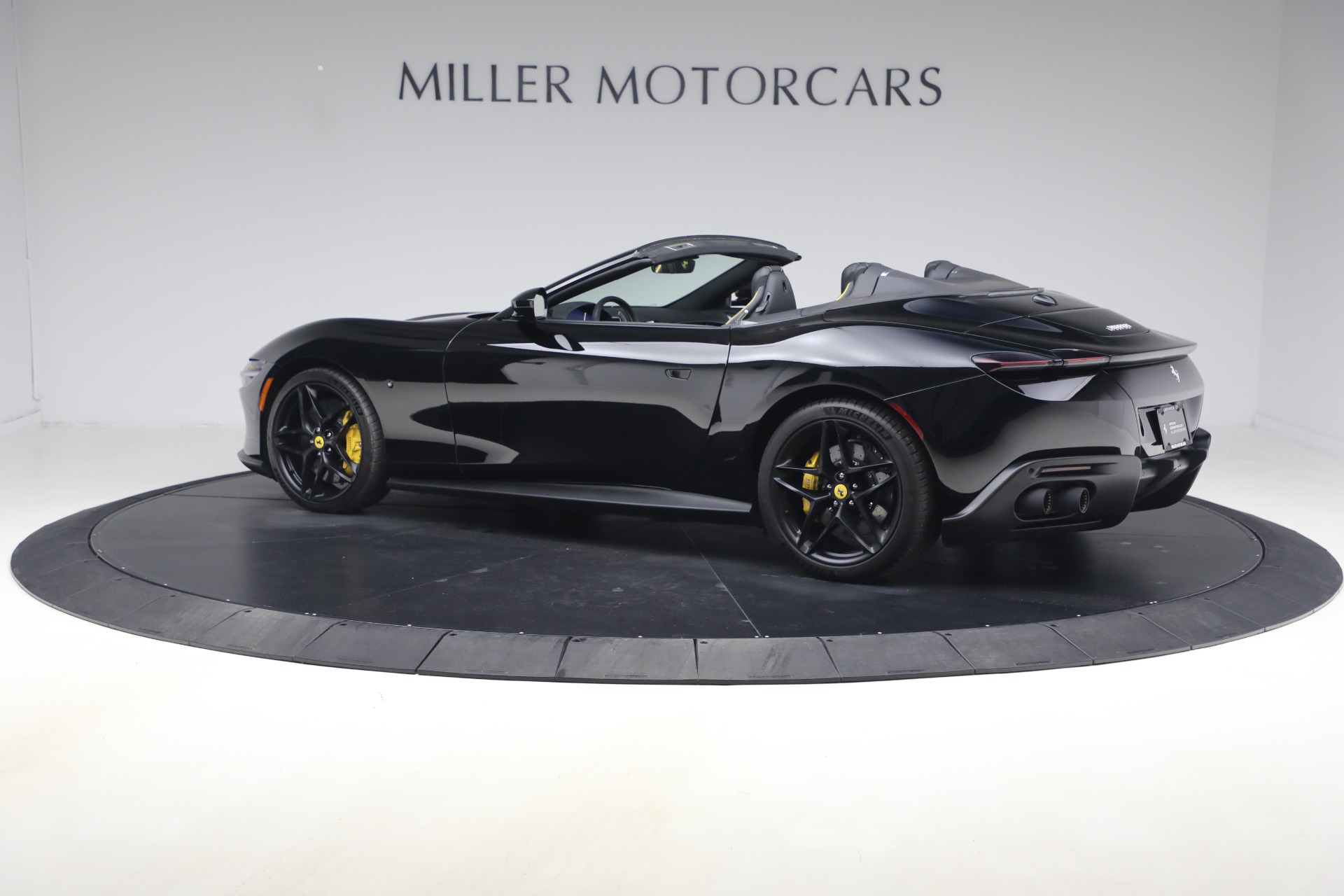 Used-2025-Ferrari-Roma-Spider