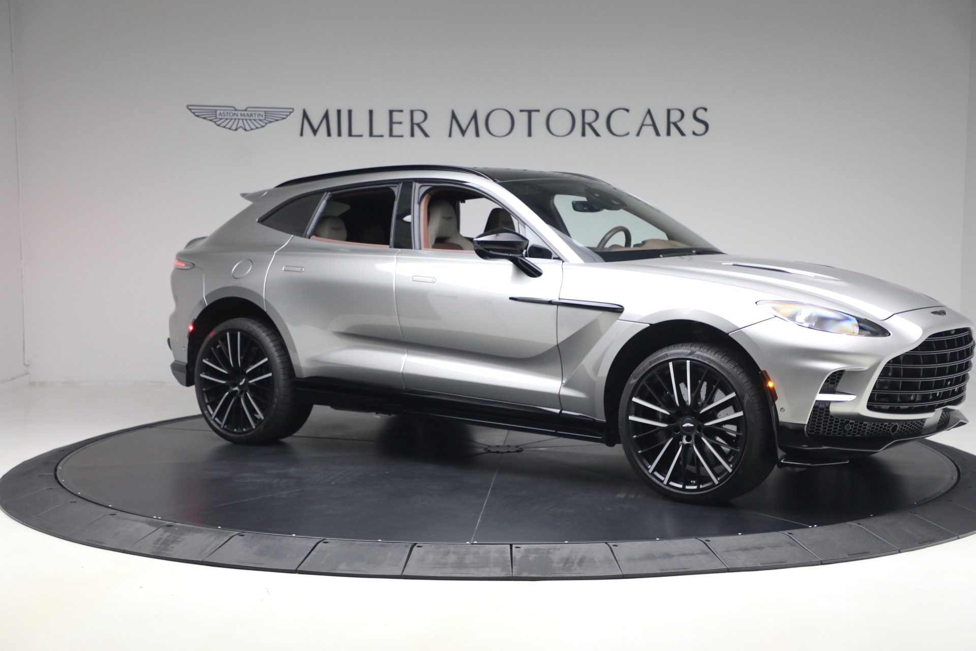 Used-2023-Aston-Martin-DBX-707
