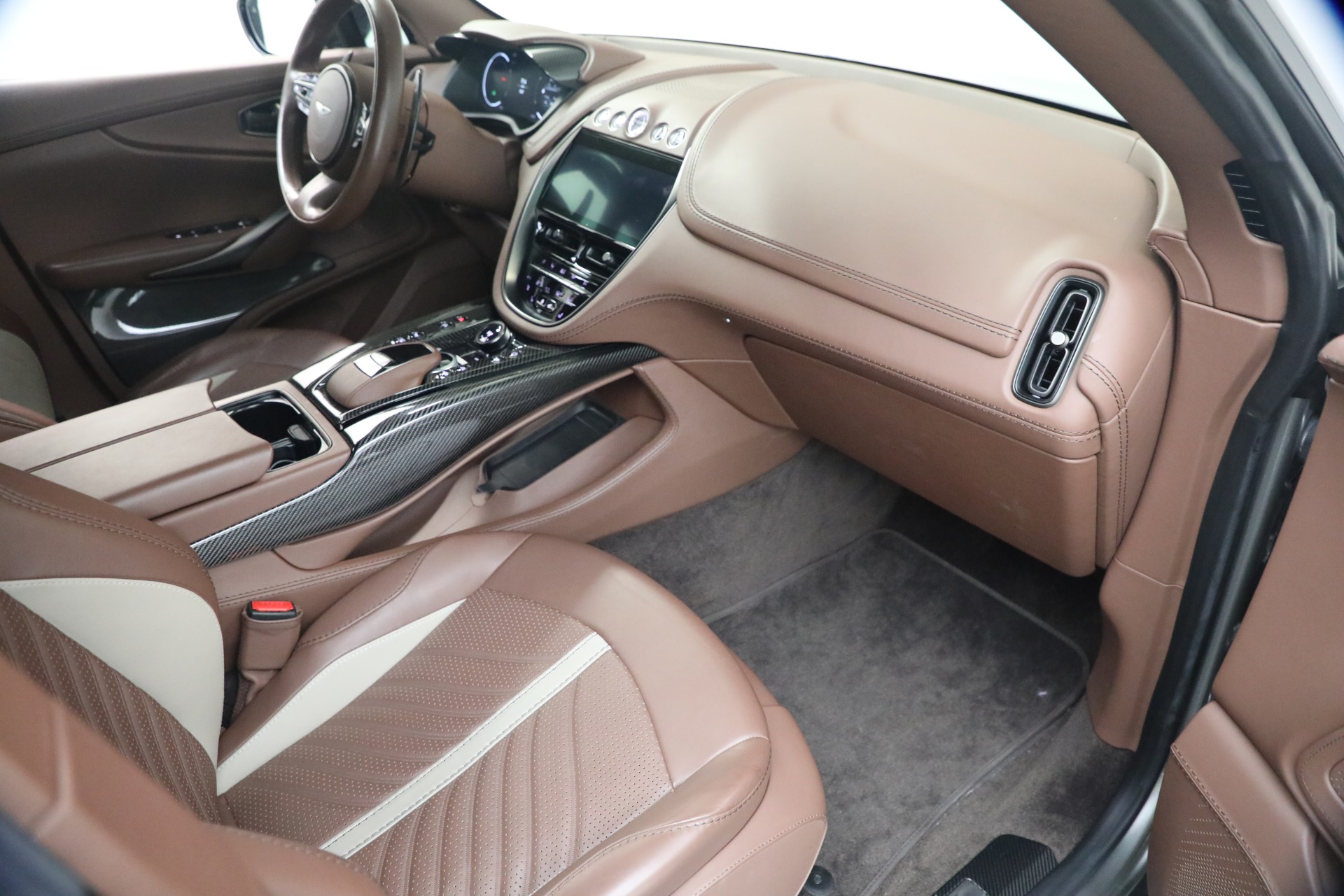 Used-2023-Aston-Martin-DBX-707