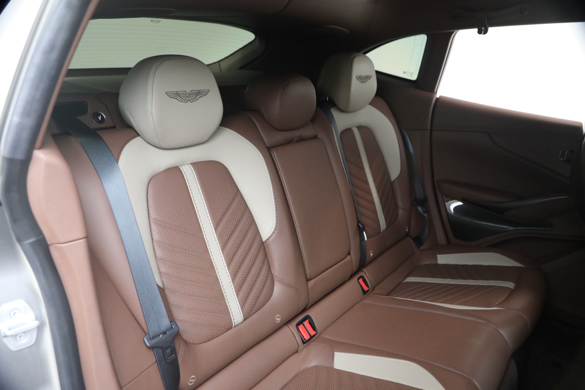 Used-2023-Aston-Martin-DBX-707