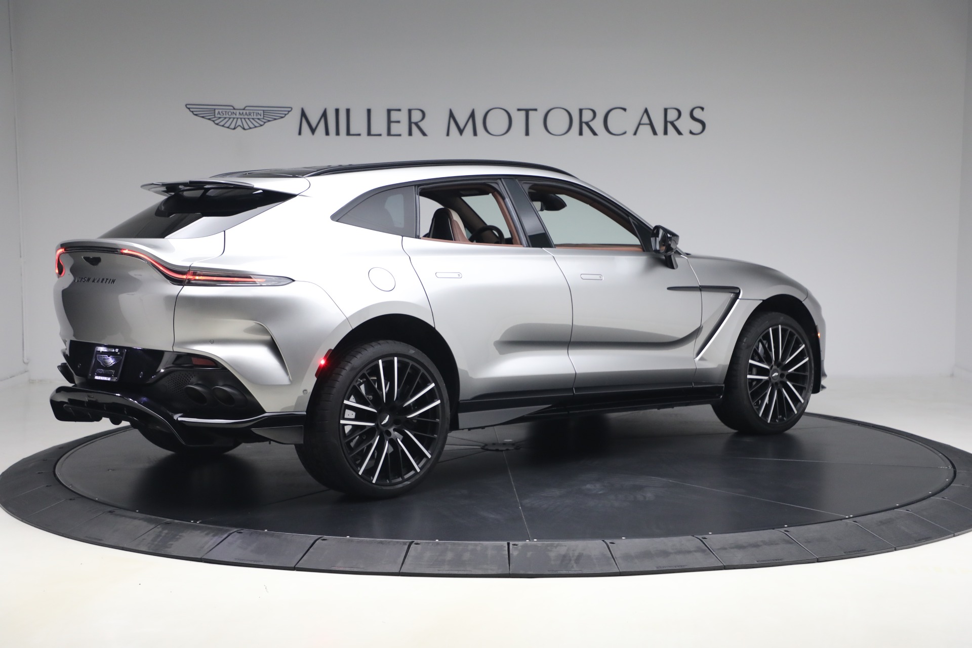 Used-2023-Aston-Martin-DBX-707