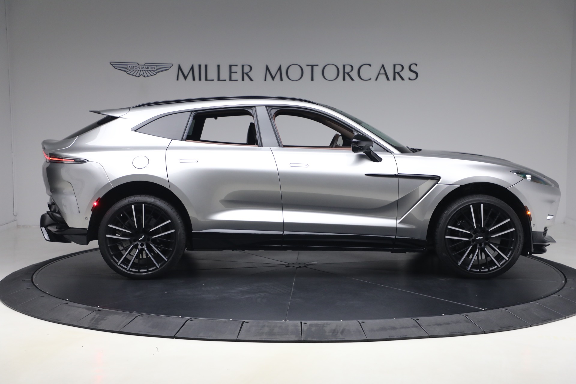 Used-2023-Aston-Martin-DBX-707