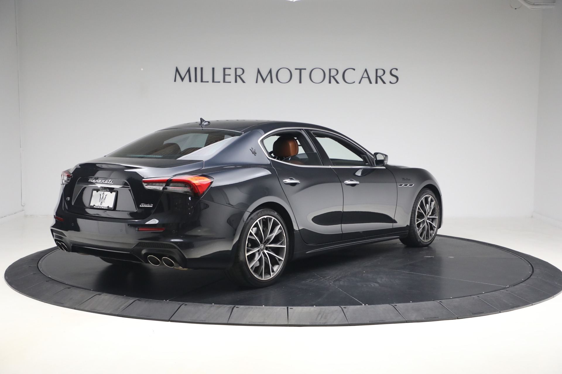 Used-2023-Maserati-Ghibli-Modena-Q4