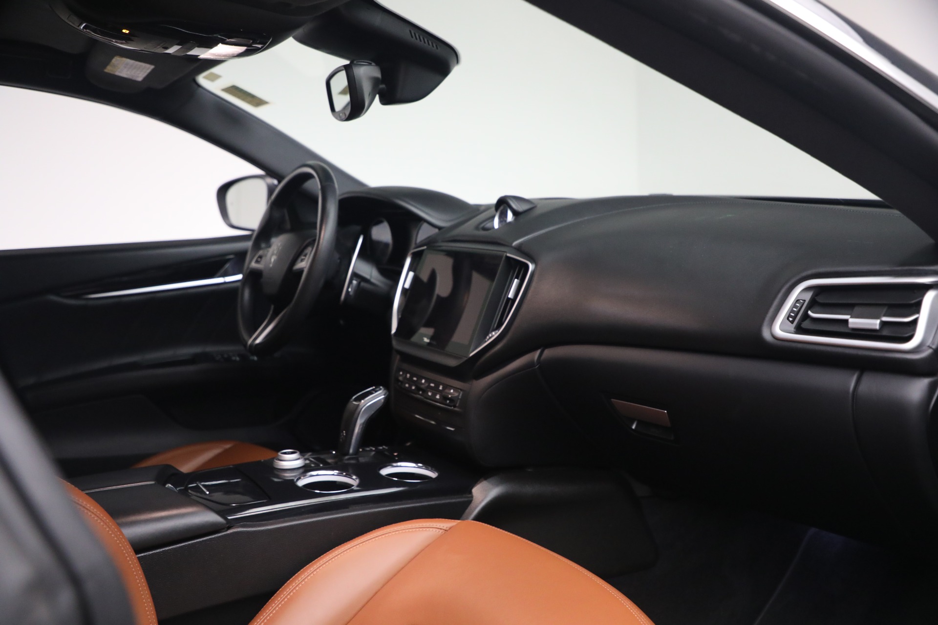Used-2023-Maserati-Ghibli-Modena-Q4