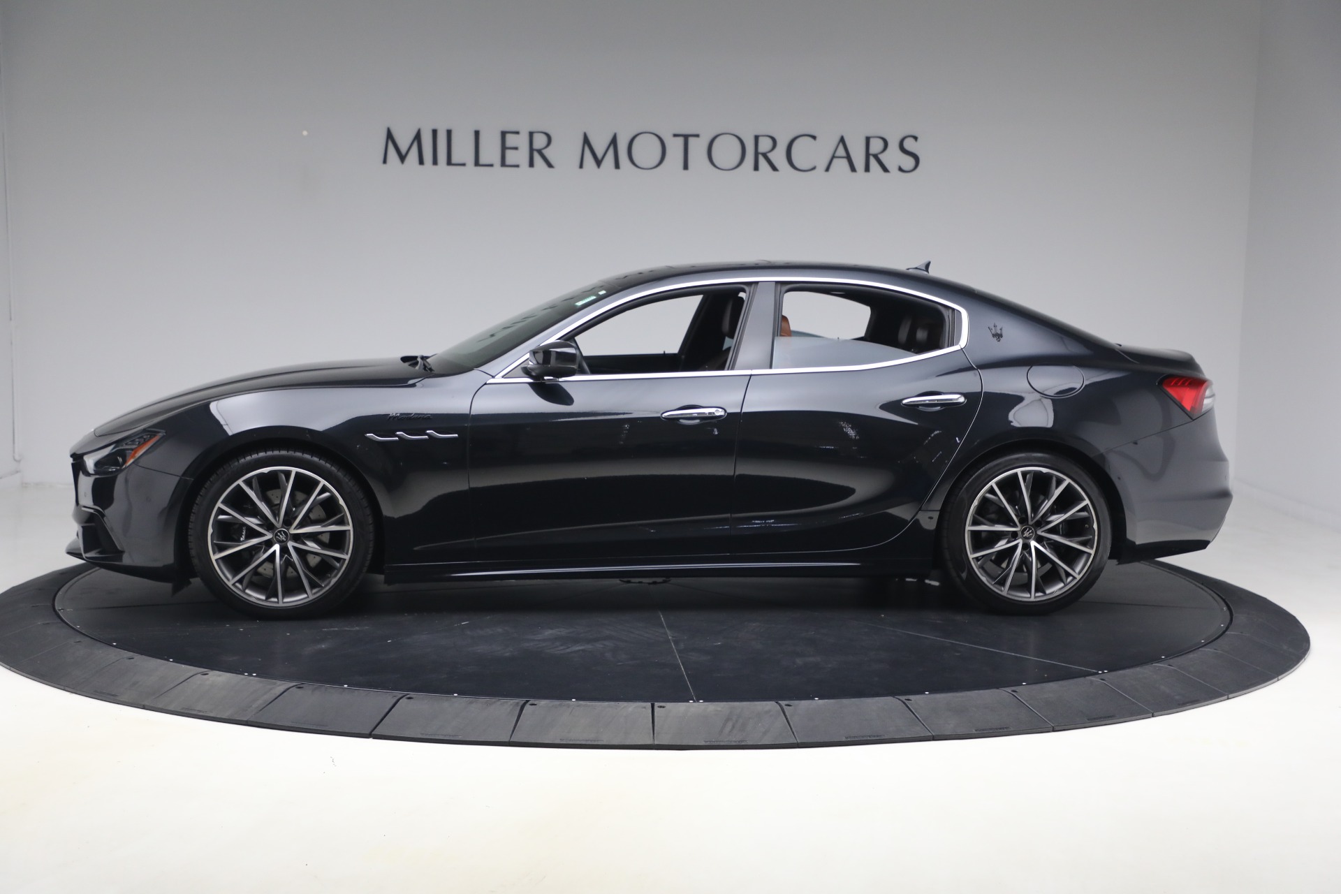 Used-2023-Maserati-Ghibli-Modena-Q4