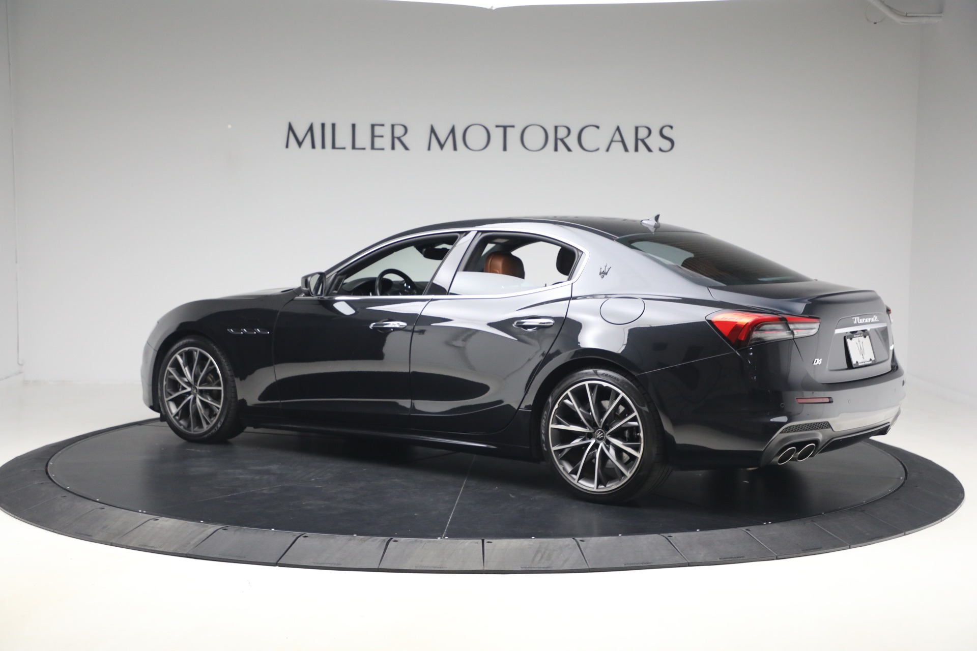 Used-2023-Maserati-Ghibli-Modena-Q4