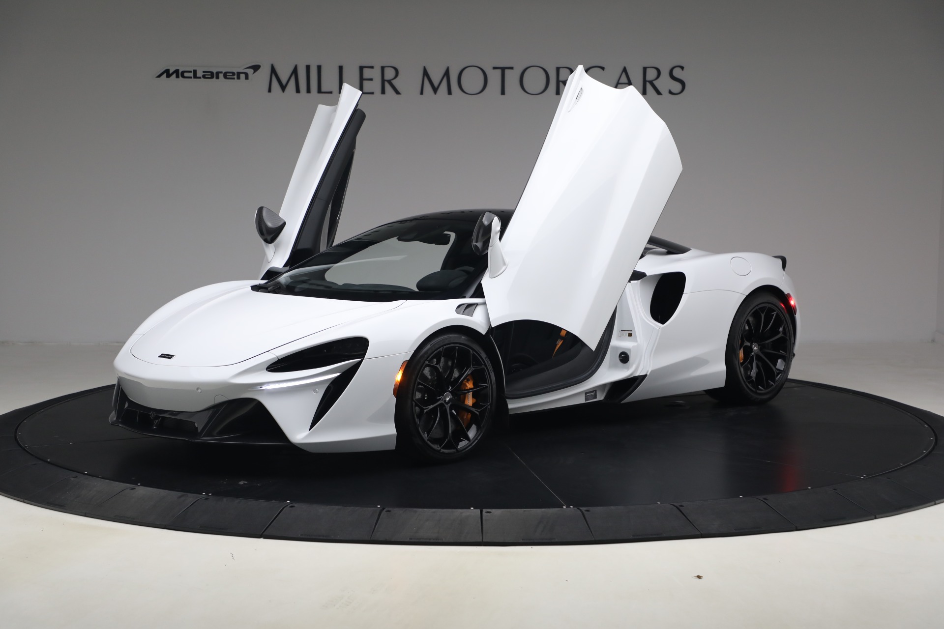 Used-2023-McLaren-Artura
