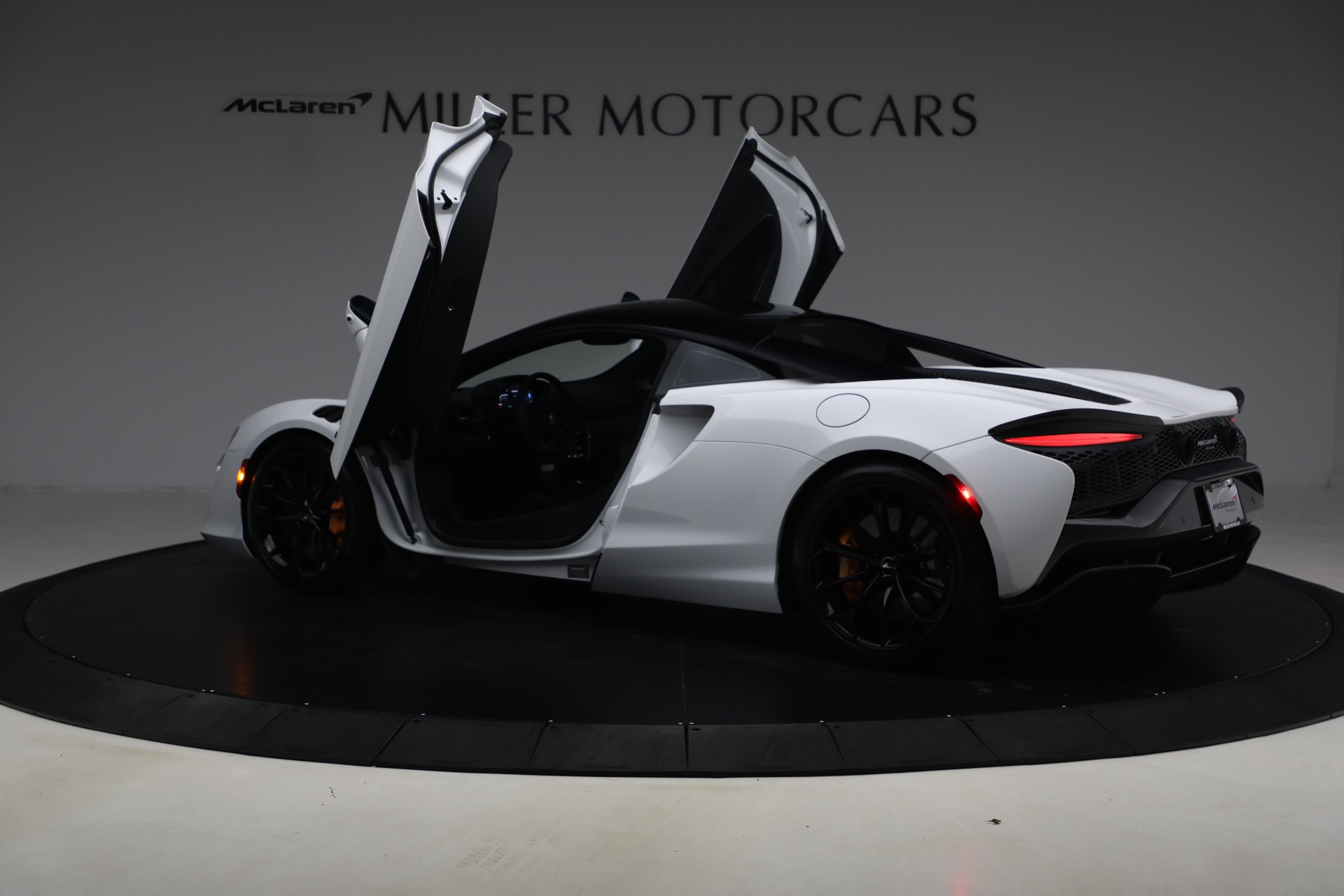 Used-2023-McLaren-Artura