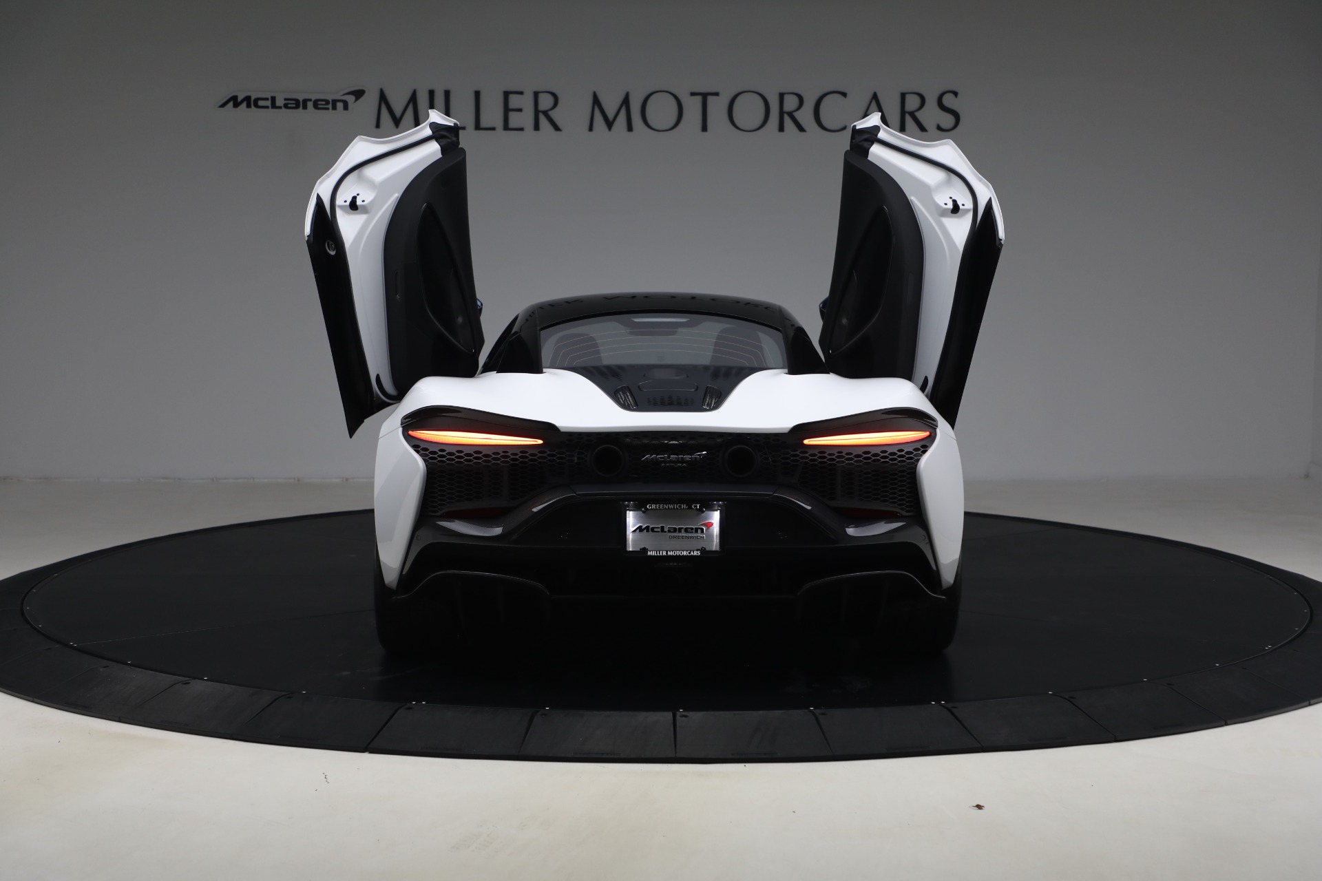 Used-2023-McLaren-Artura