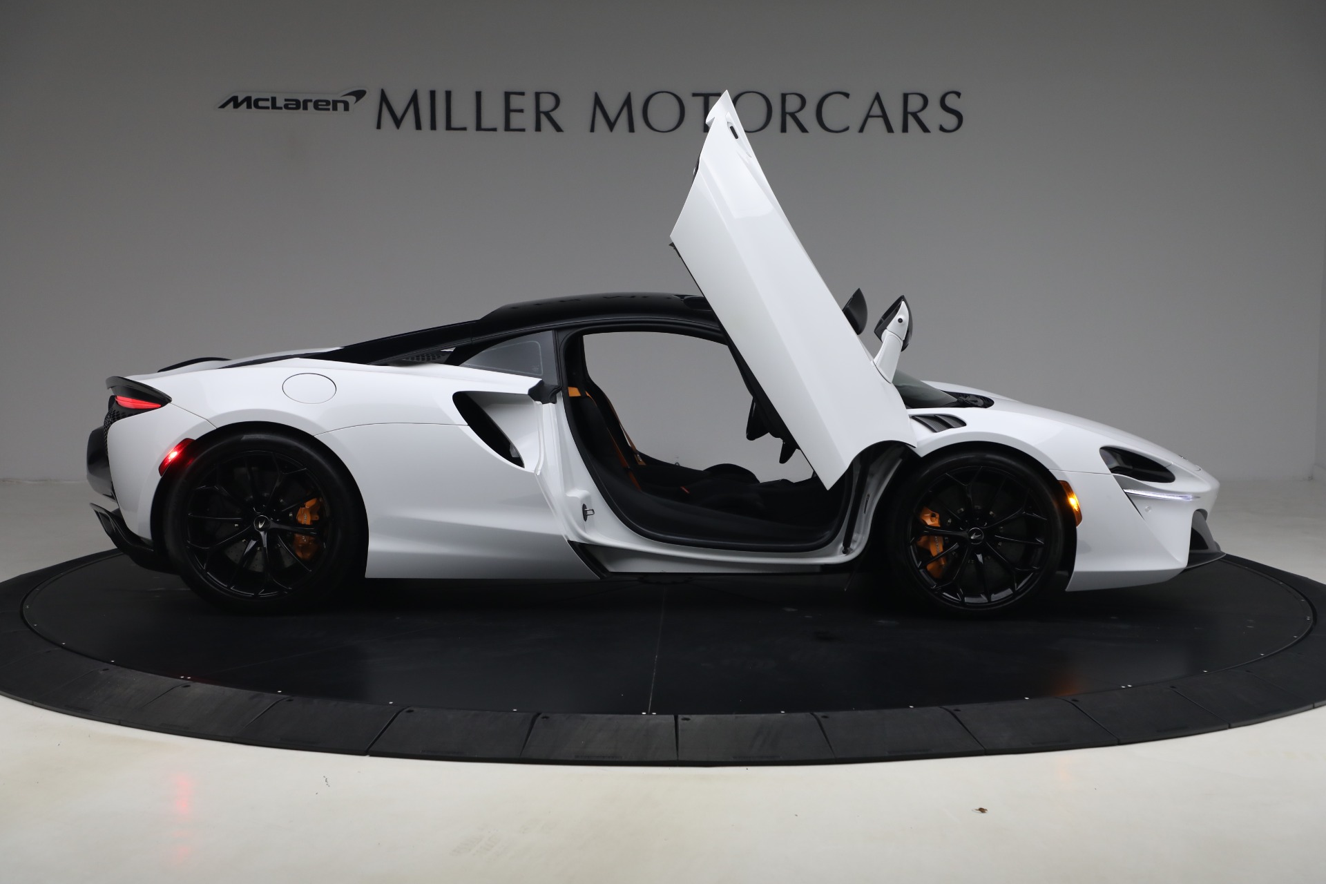 Used-2023-McLaren-Artura