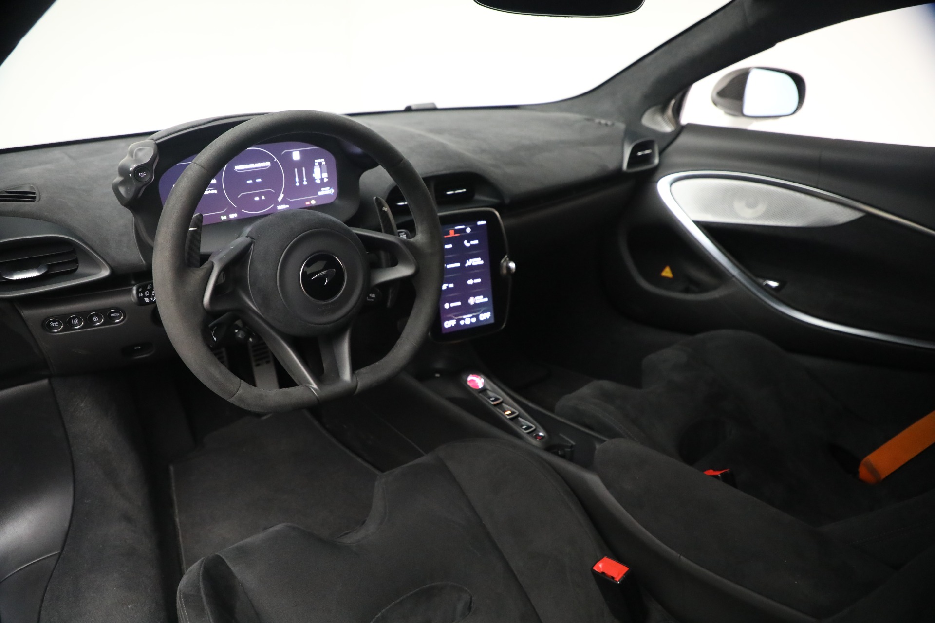 Used-2023-McLaren-Artura