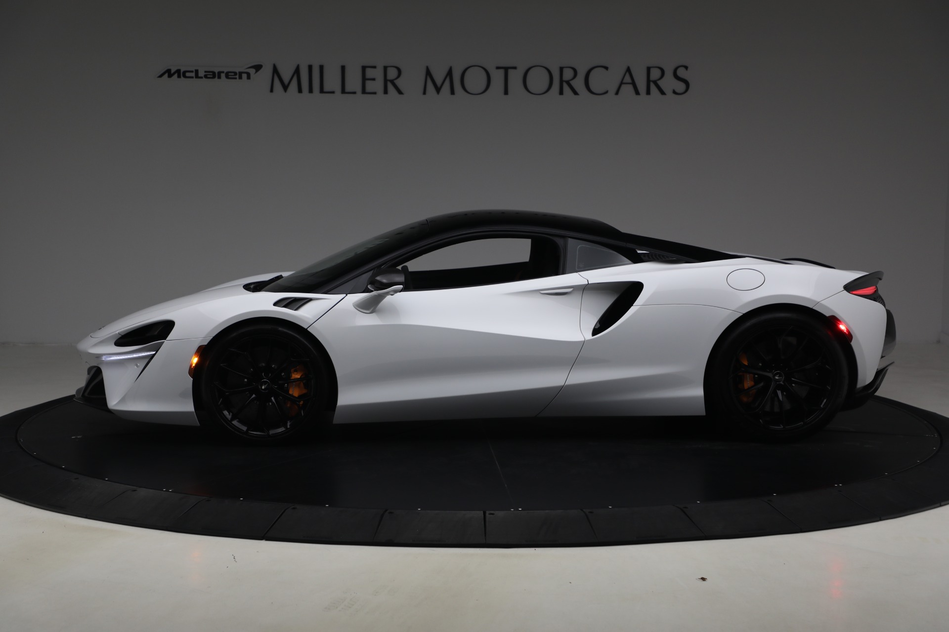Used-2023-McLaren-Artura