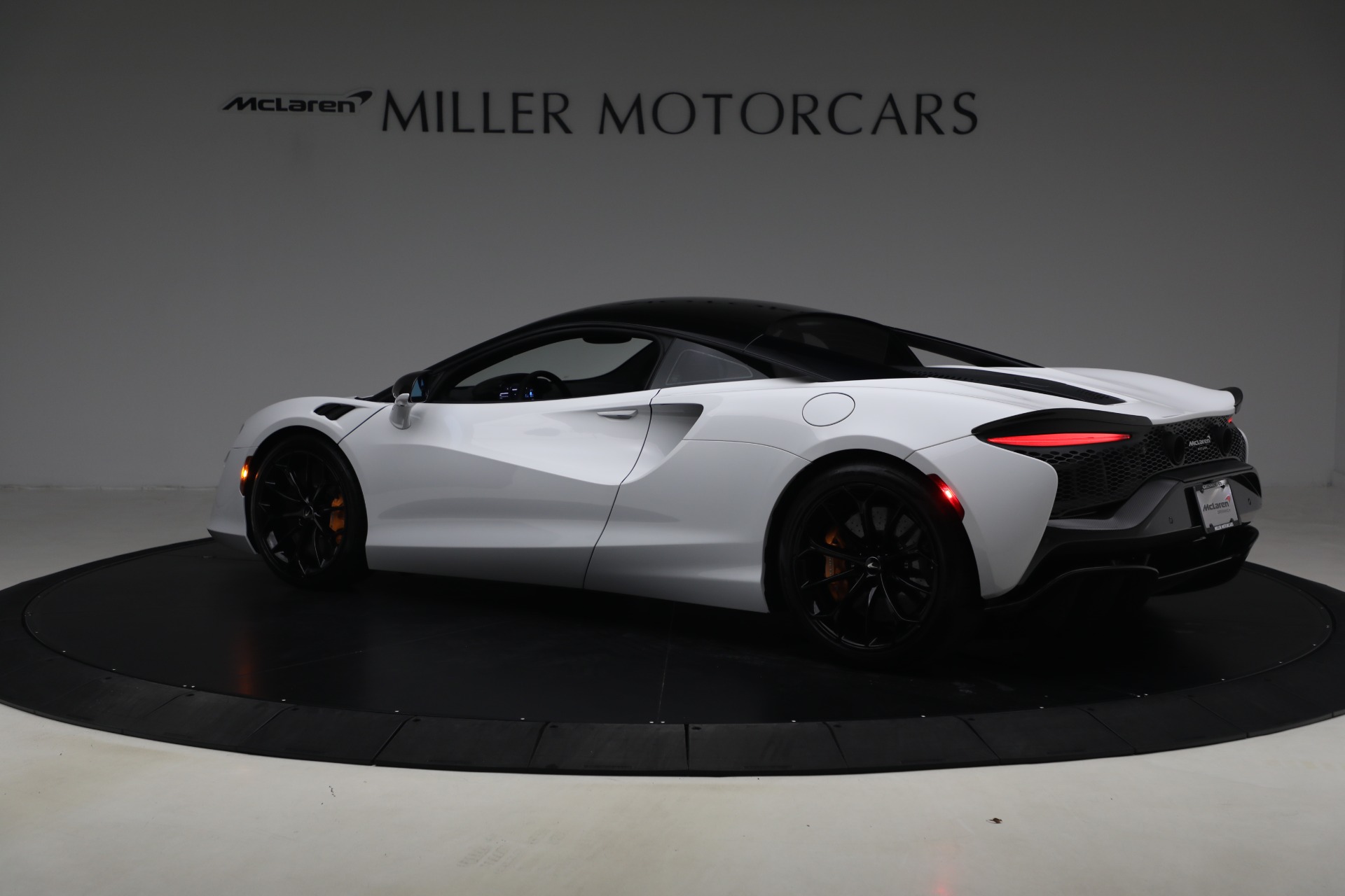 Used-2023-McLaren-Artura