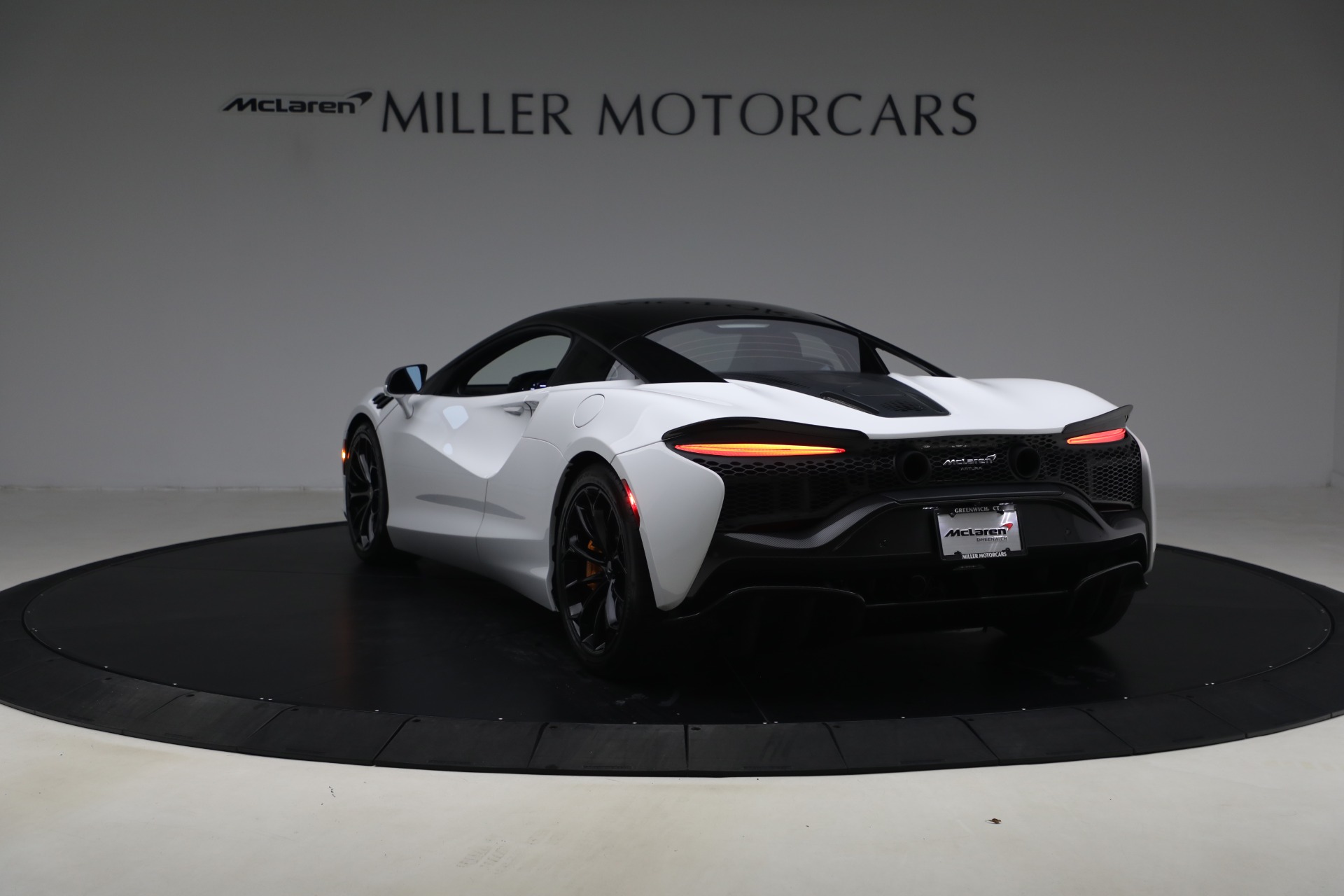 Used-2023-McLaren-Artura