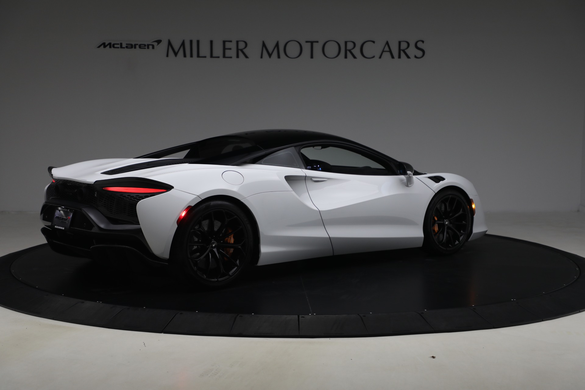 Used-2023-McLaren-Artura