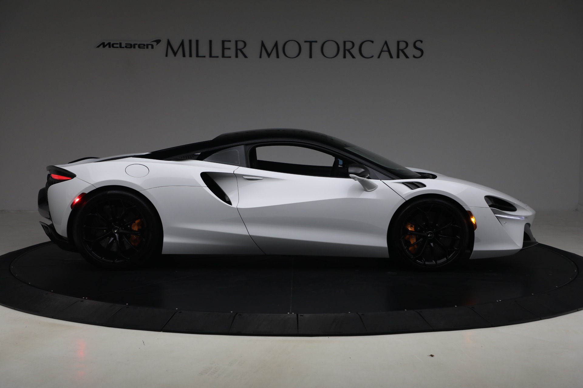 Used-2023-McLaren-Artura