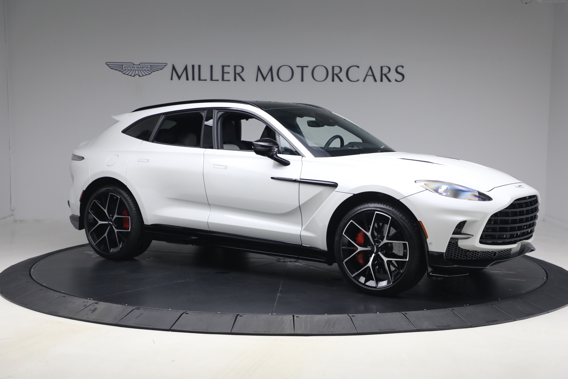 Used-2025-Aston-Martin-DBX-707