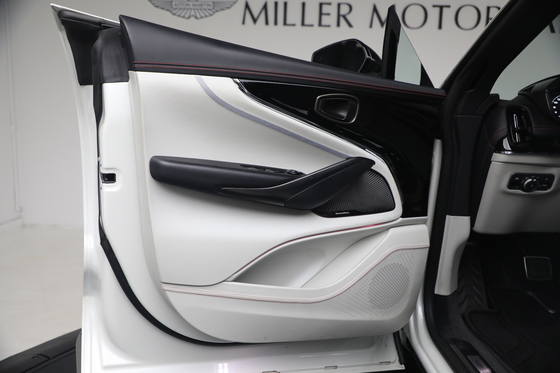 Used-2025-Aston-Martin-DBX-707
