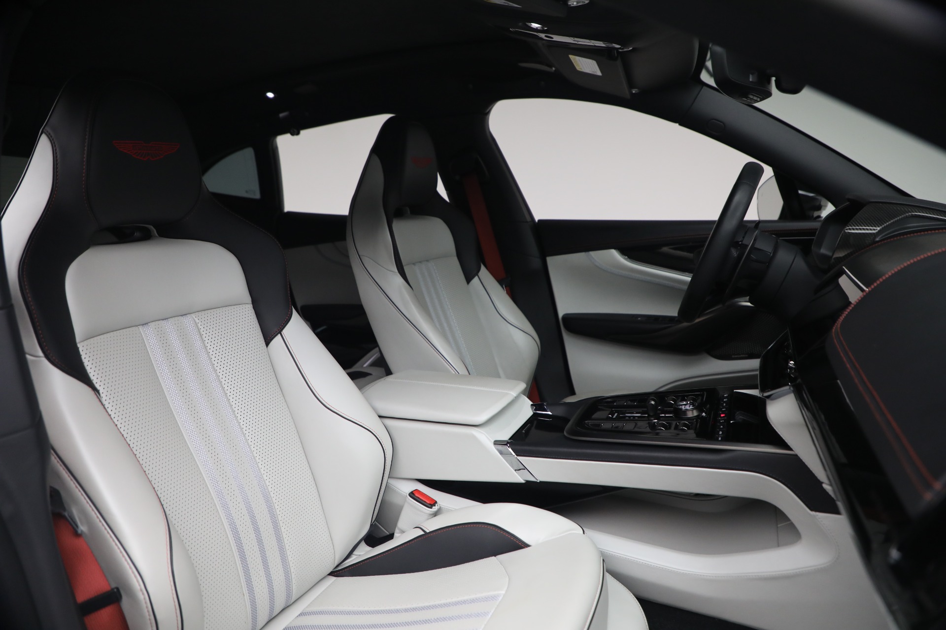 Used-2025-Aston-Martin-DBX-707