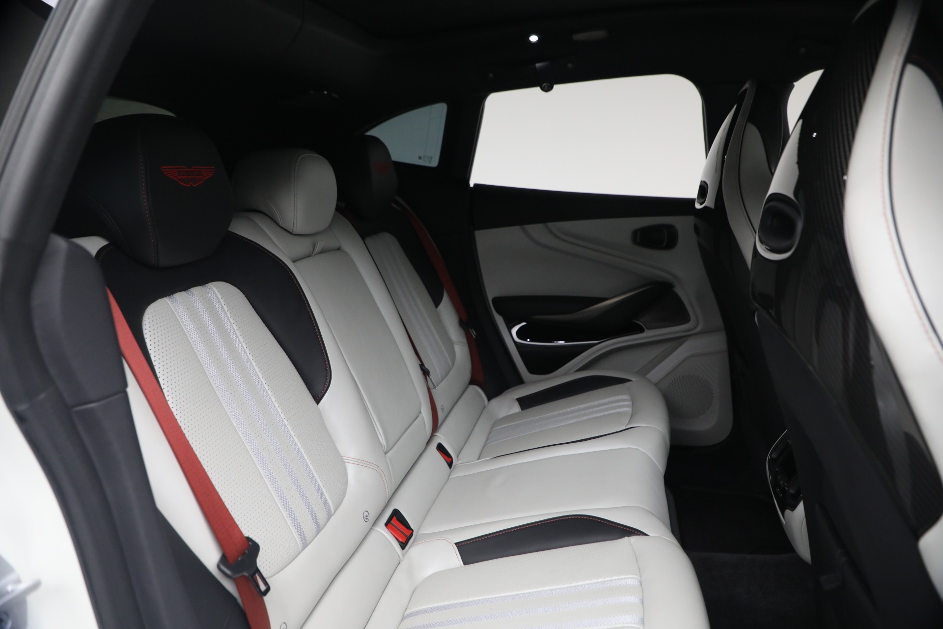 Used-2025-Aston-Martin-DBX-707