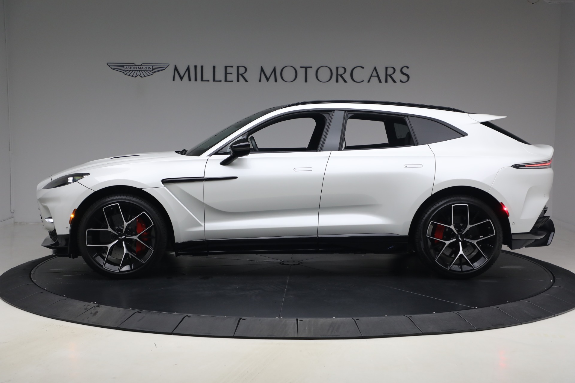 Used-2025-Aston-Martin-DBX-707