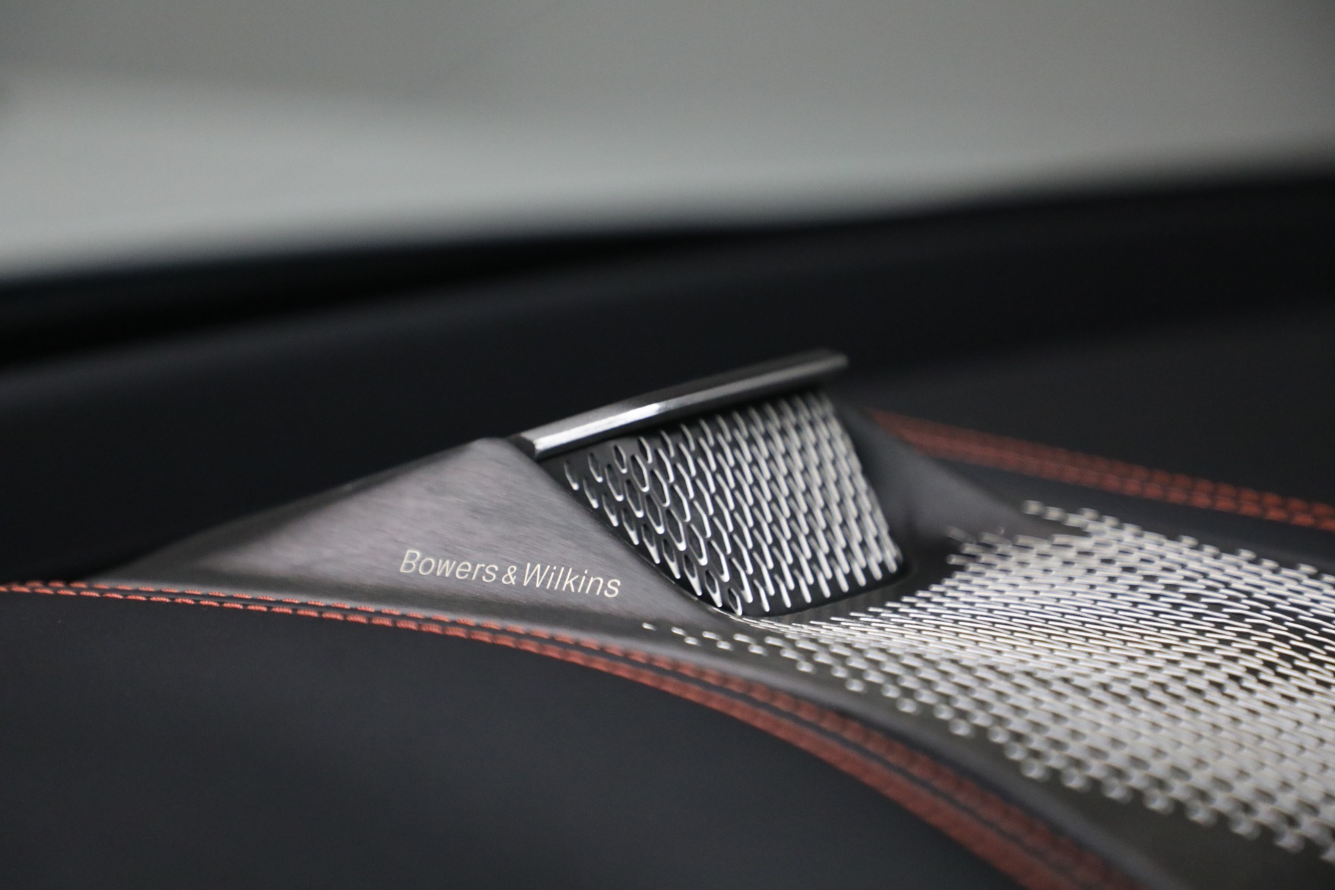 Used-2025-Aston-Martin-DBX-707