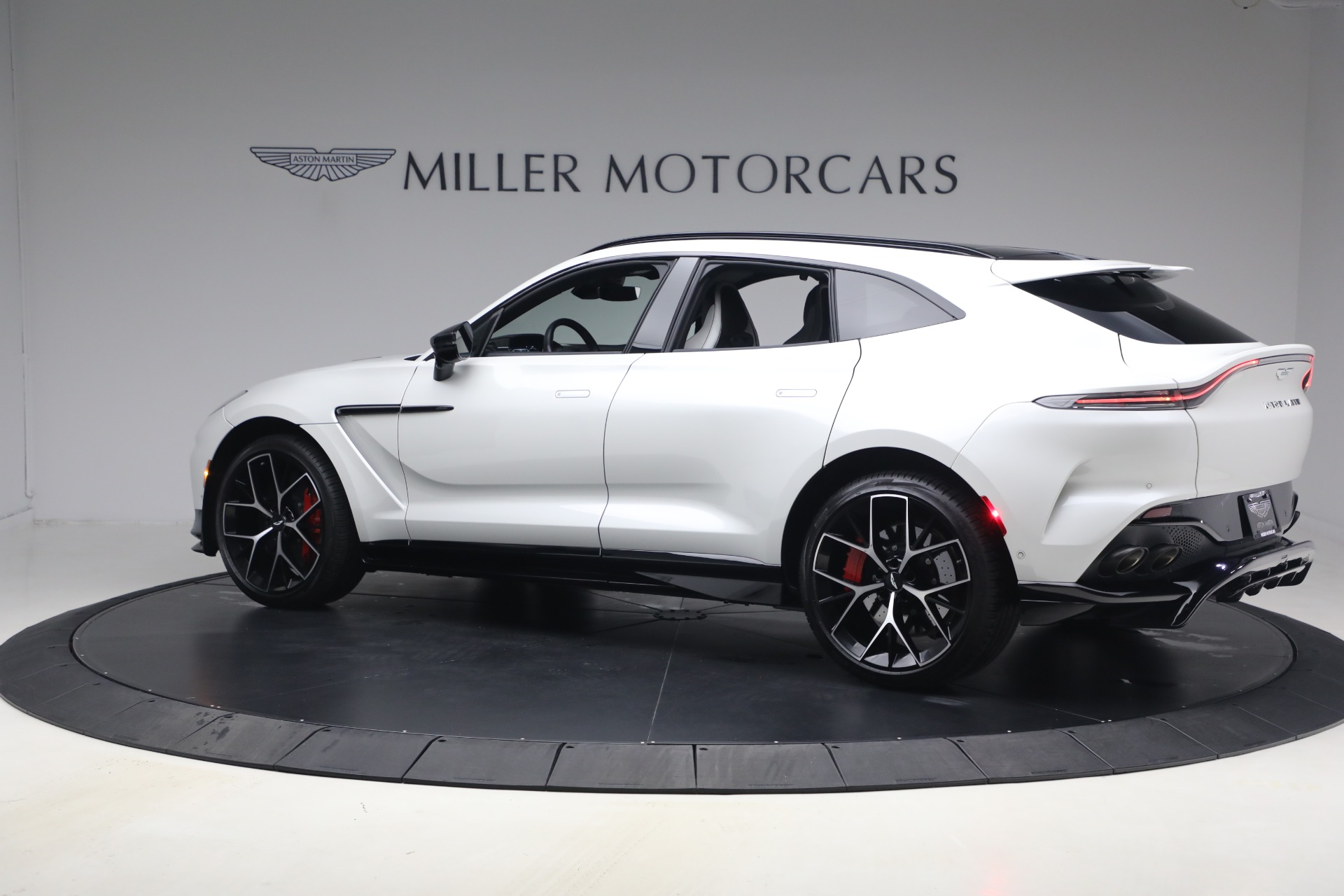 Used-2025-Aston-Martin-DBX-707