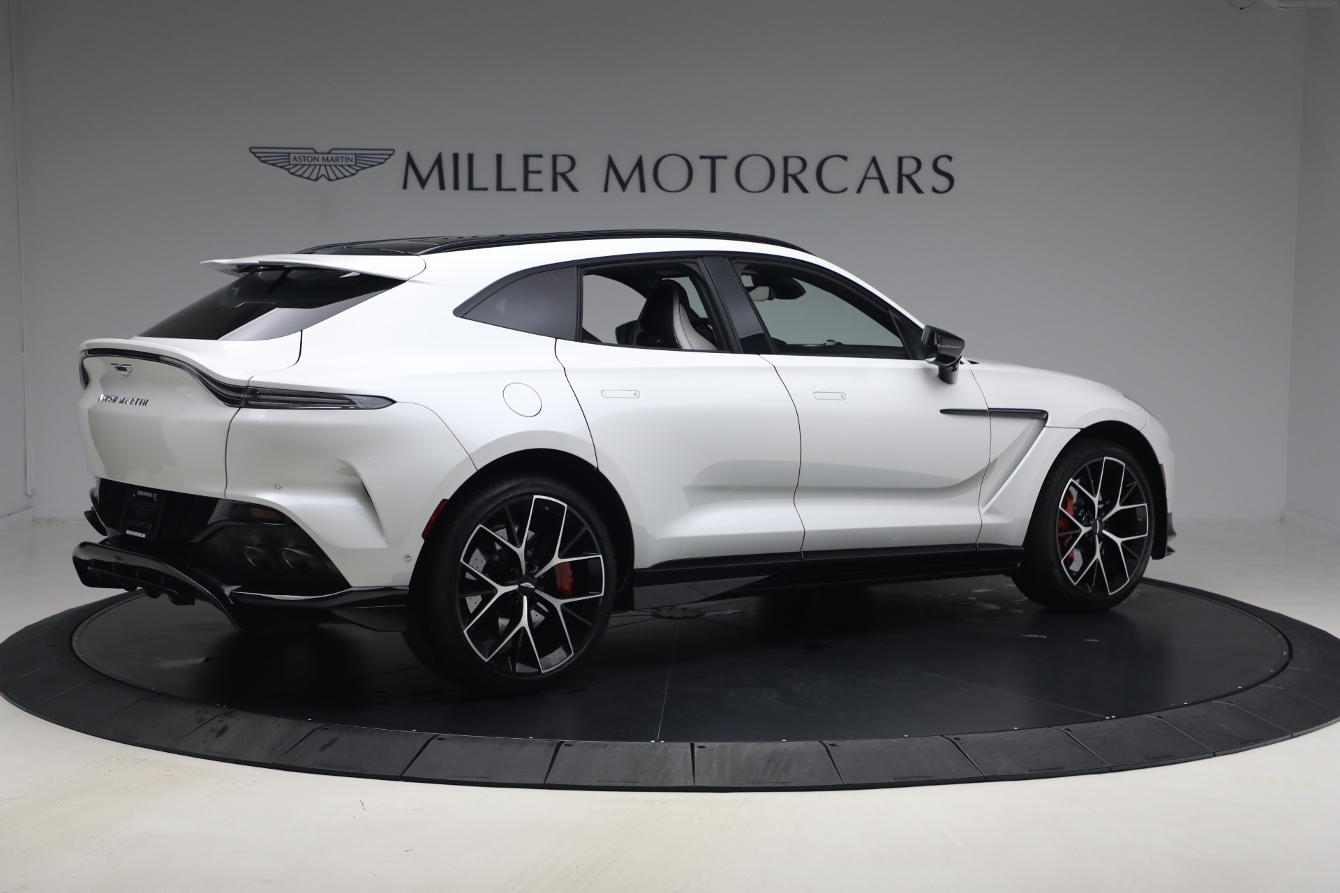 Used-2025-Aston-Martin-DBX-707