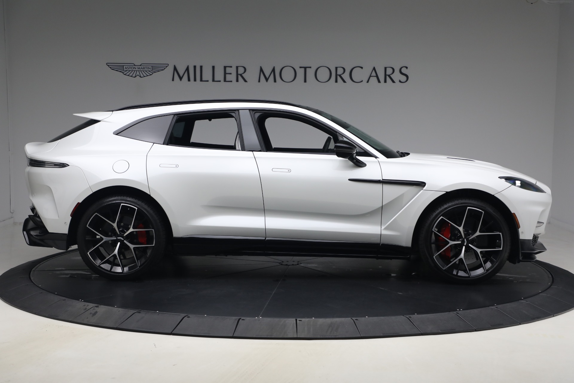 Used-2025-Aston-Martin-DBX-707