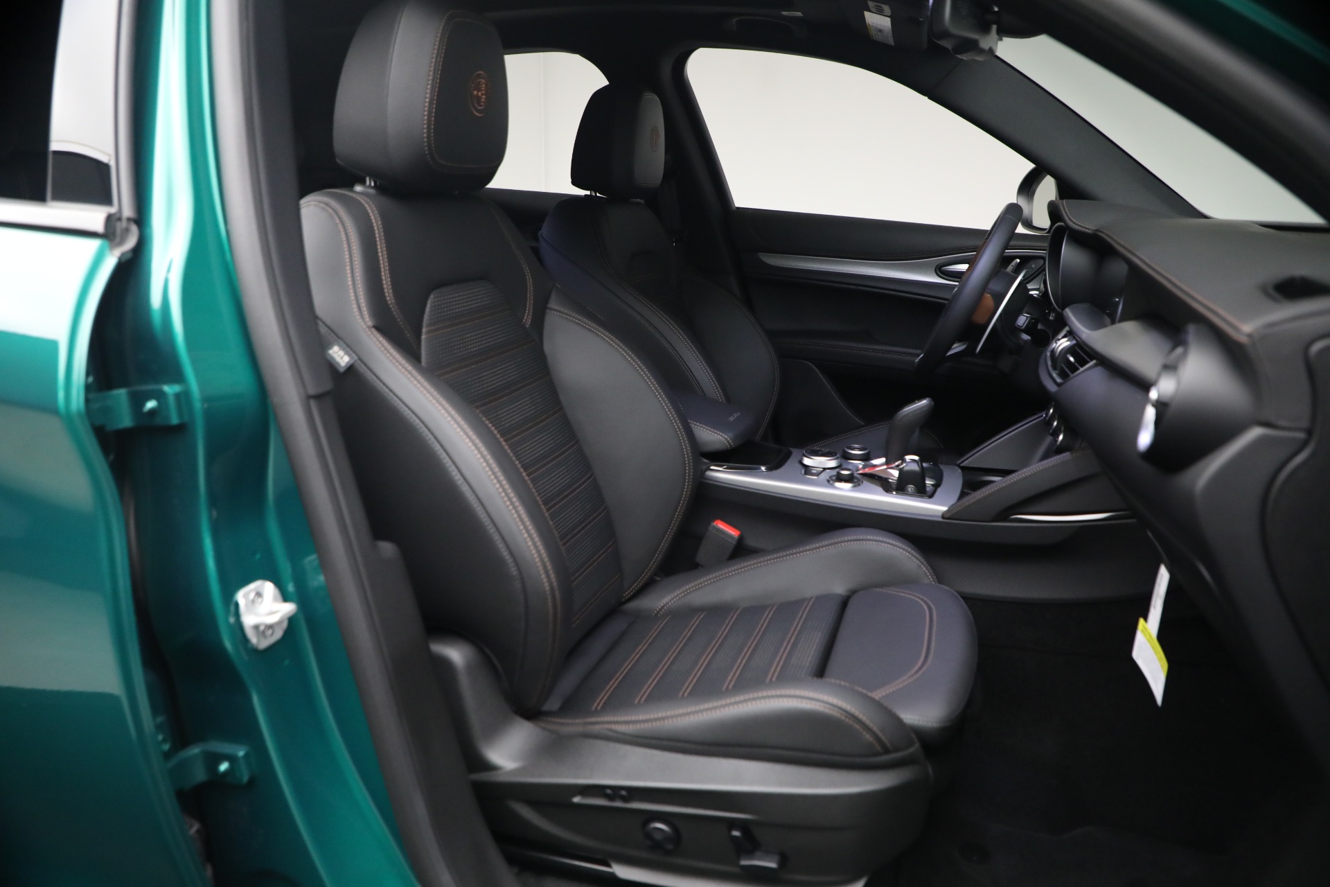 New-2025-Alfa-Romeo-Stelvio-Intensa