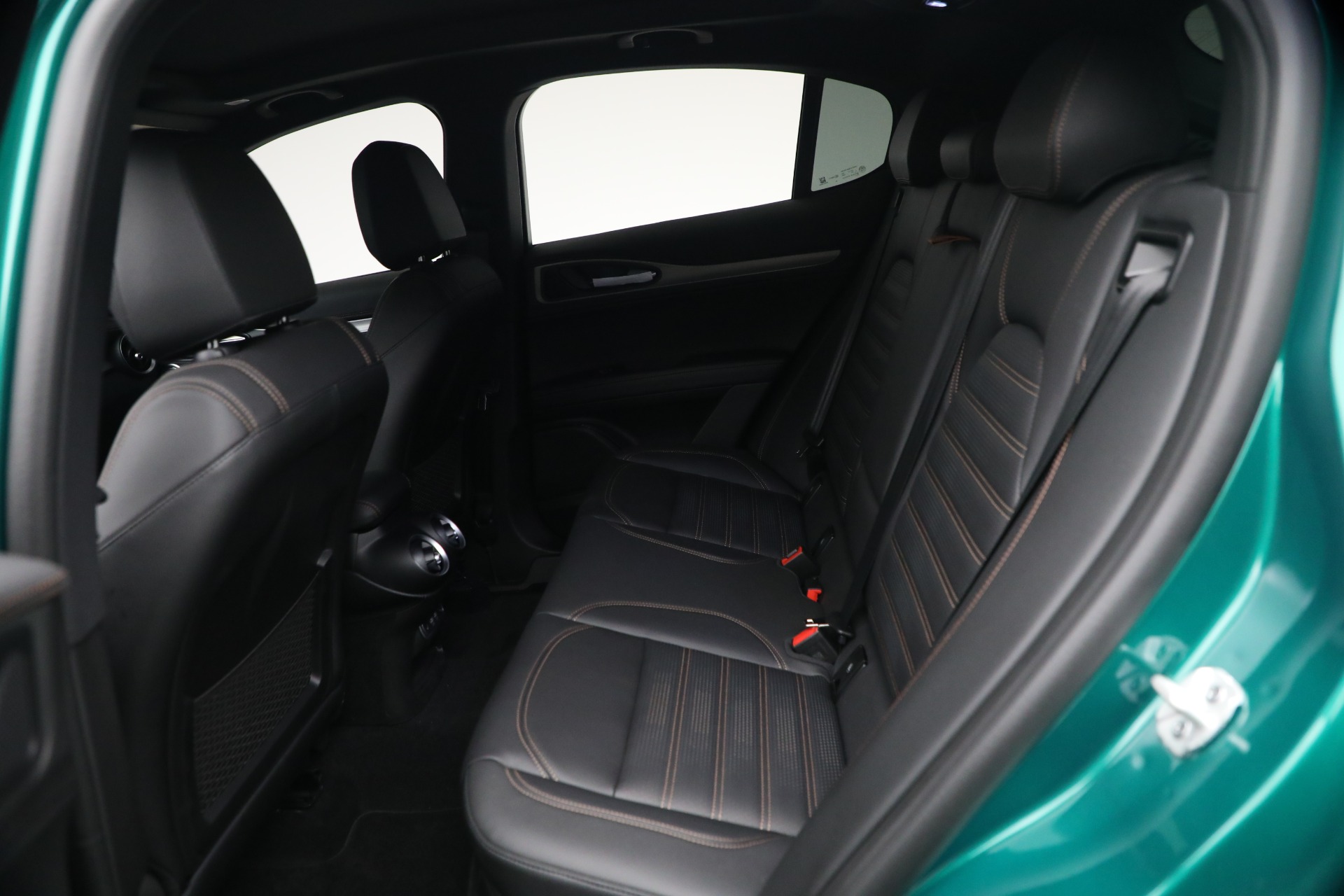 New-2025-Alfa-Romeo-Stelvio-Intensa