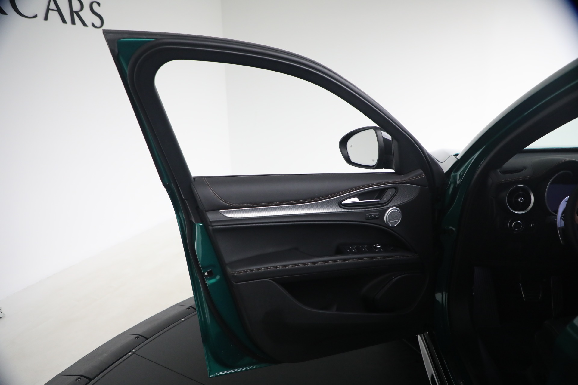 New-2025-Alfa-Romeo-Stelvio-Intensa