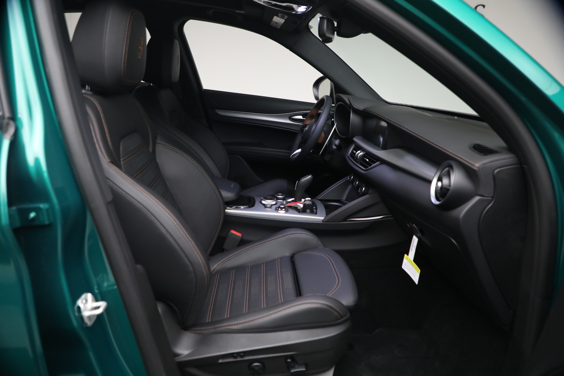 New-2025-Alfa-Romeo-Stelvio-Intensa