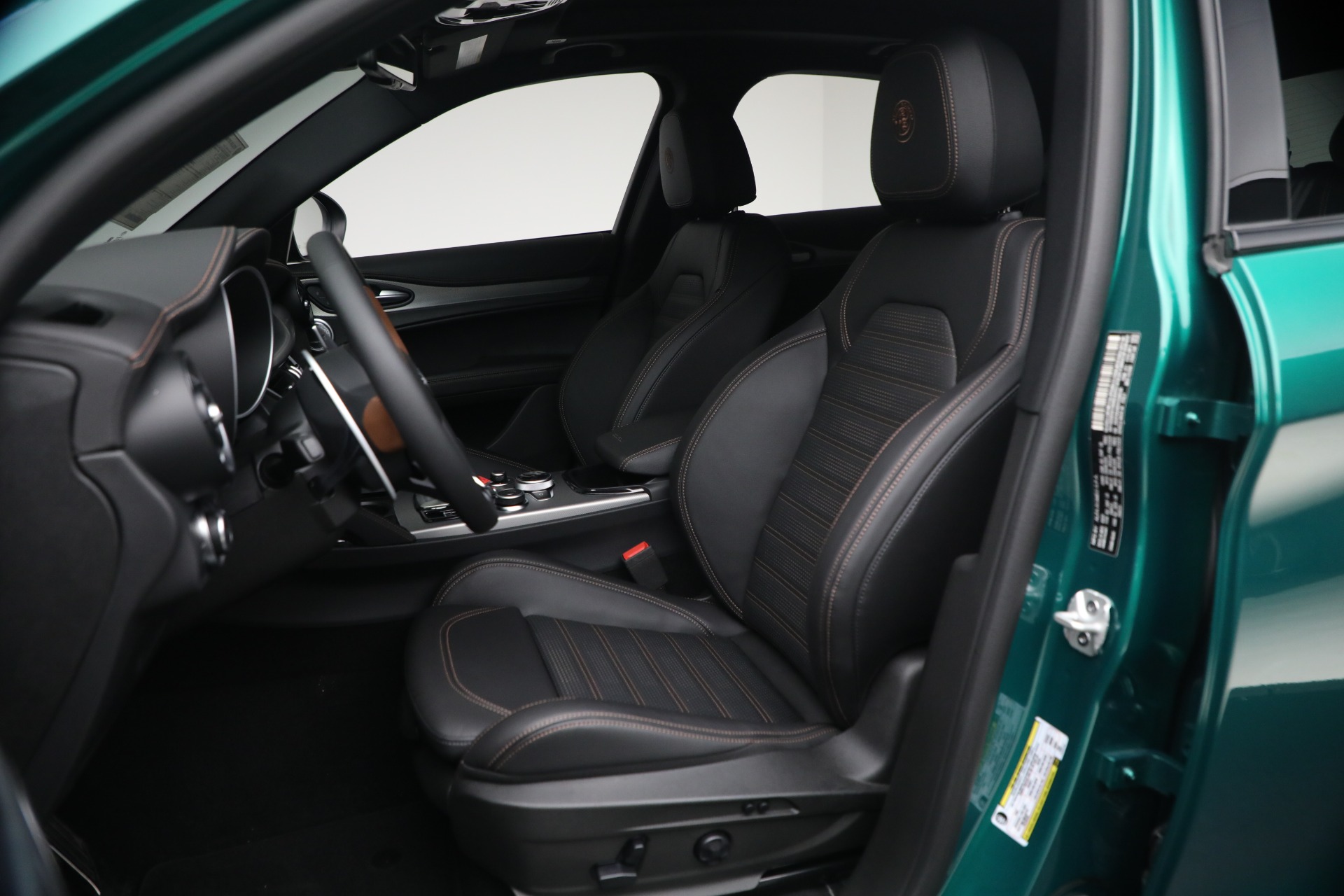 New-2025-Alfa-Romeo-Stelvio-Intensa